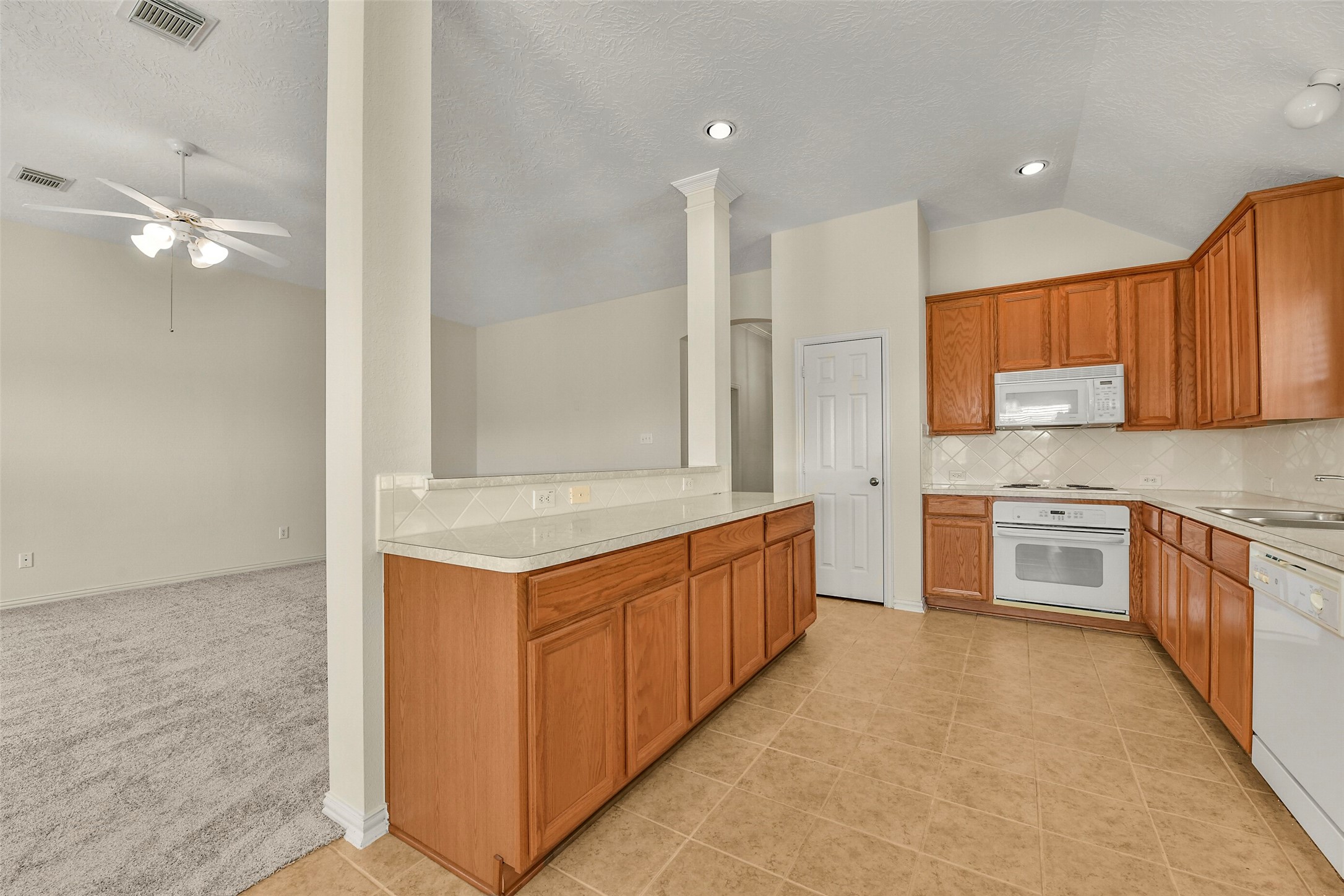 5707 Emerald Brook Lane, League City, TX 77573