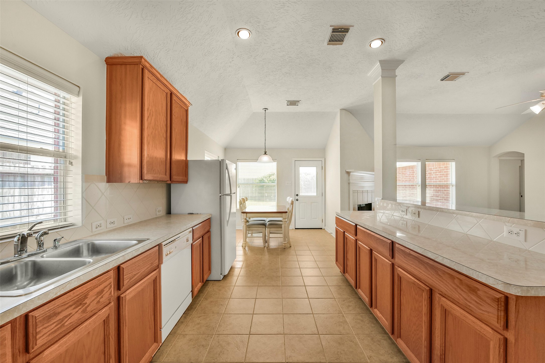 5707 Emerald Brook Lane, League City, TX 77573