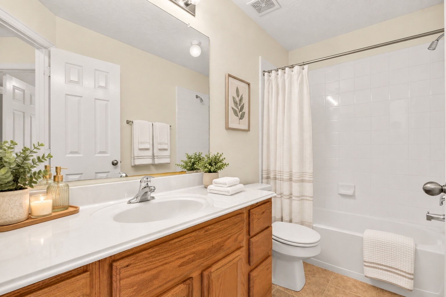 Secondary Bath Tub/shower combo (Staged)