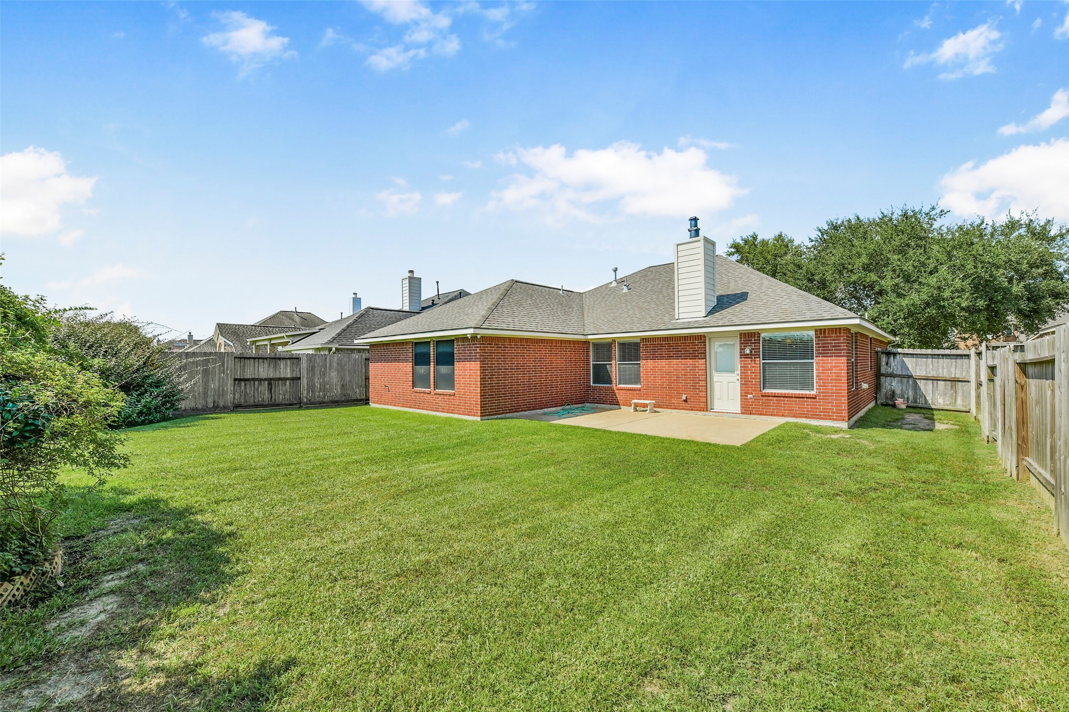 5707 Emerald Brook Lane, League City, TX 77573