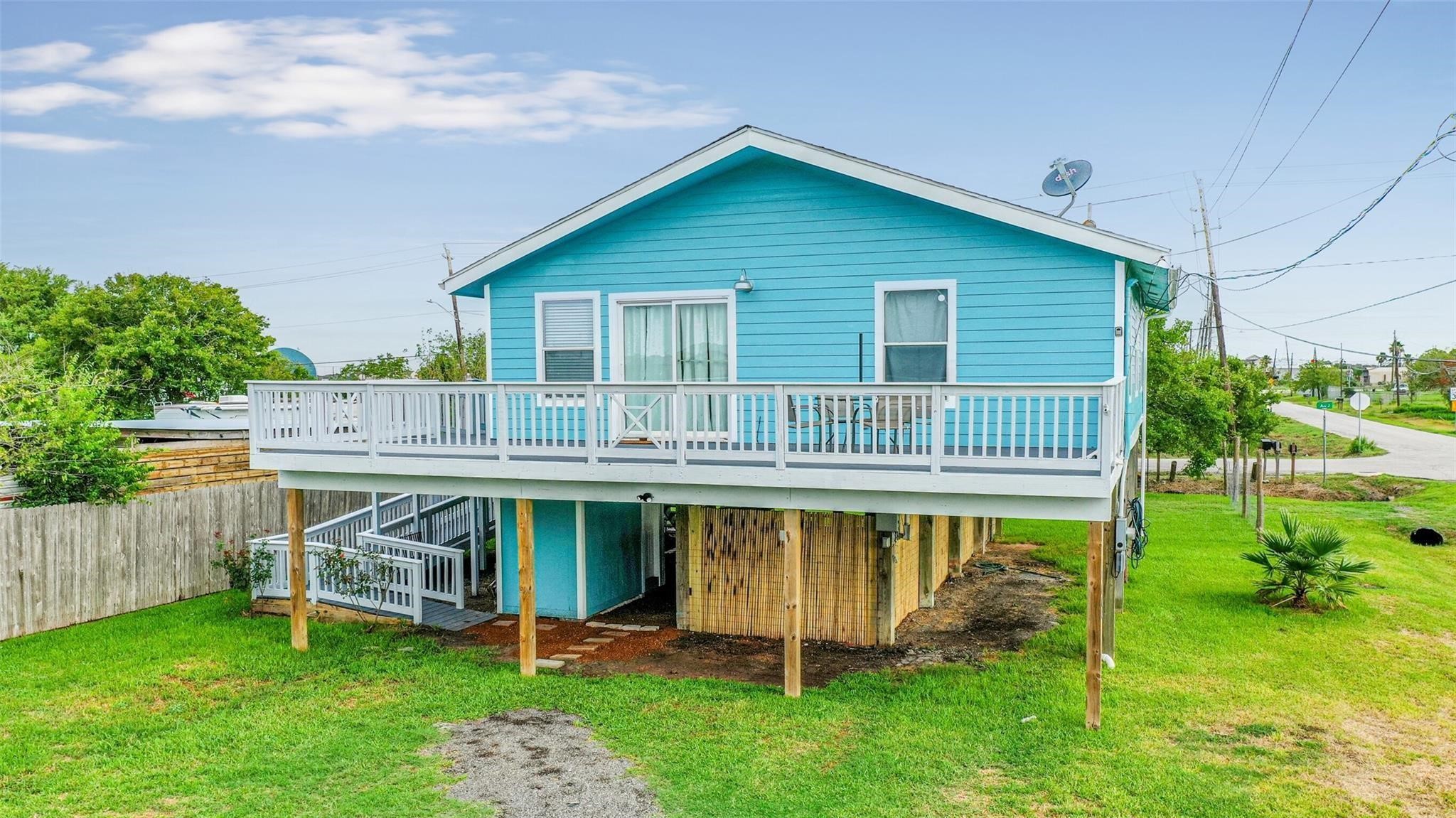 1004 20th Street, Dickinson, TX 77539 1004 20th Street, Dickinson, TX 77539