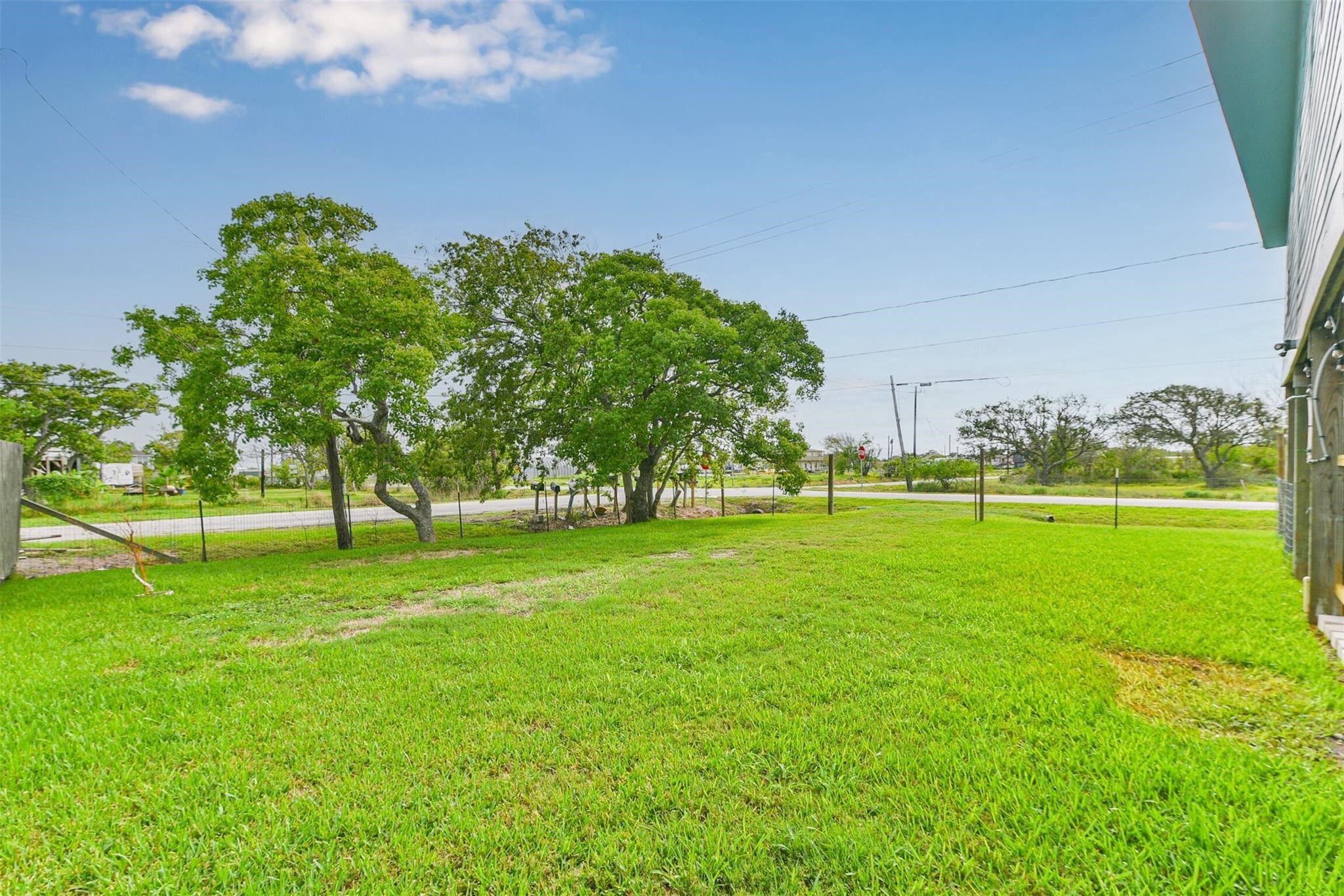 1004 20th Street, Dickinson, TX 77539 1004 20th Street, Dickinson, TX 77539
