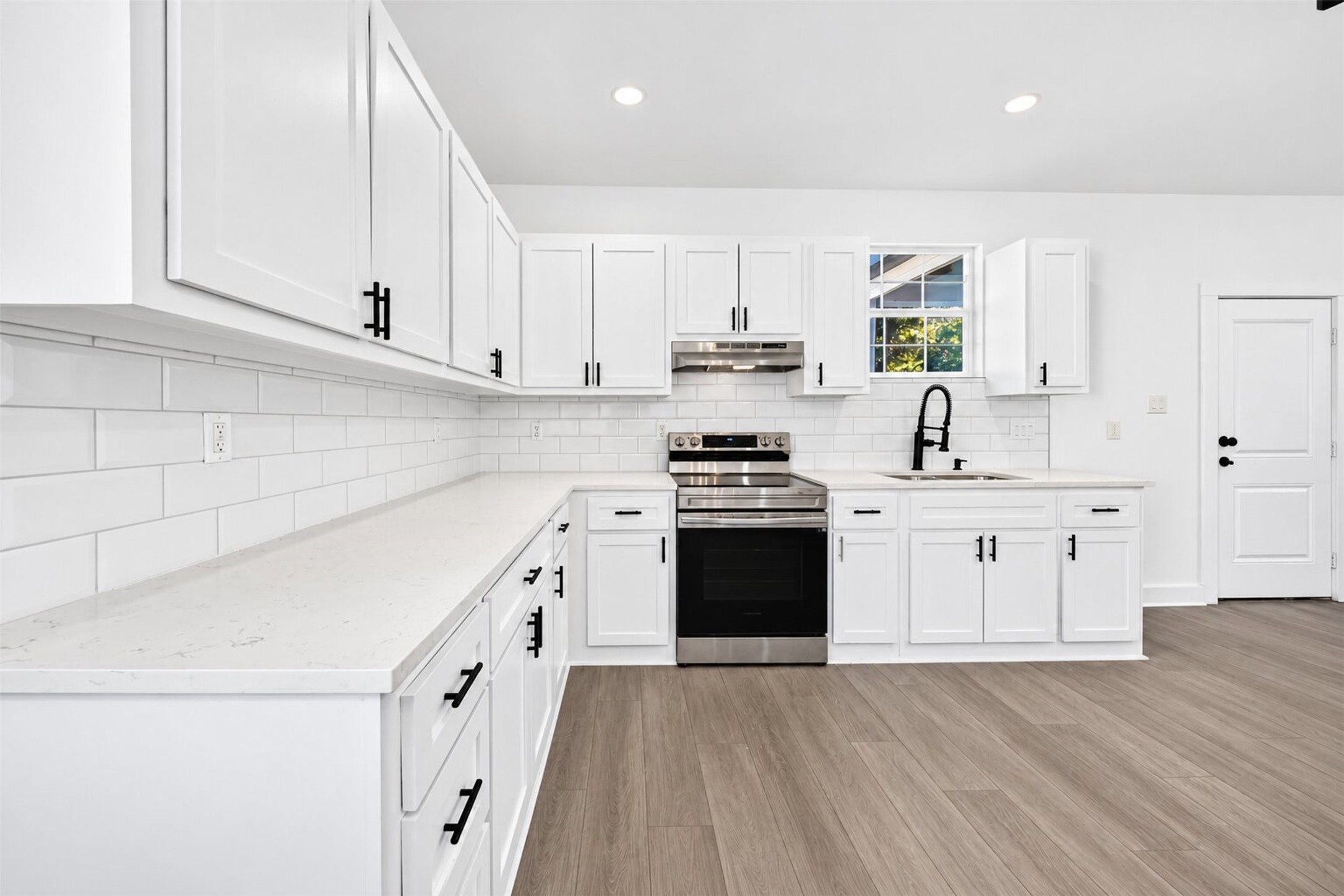 2412 Lucas Street, Houston, TX 77026 2412 Lucas Street, Houston, TX 77026