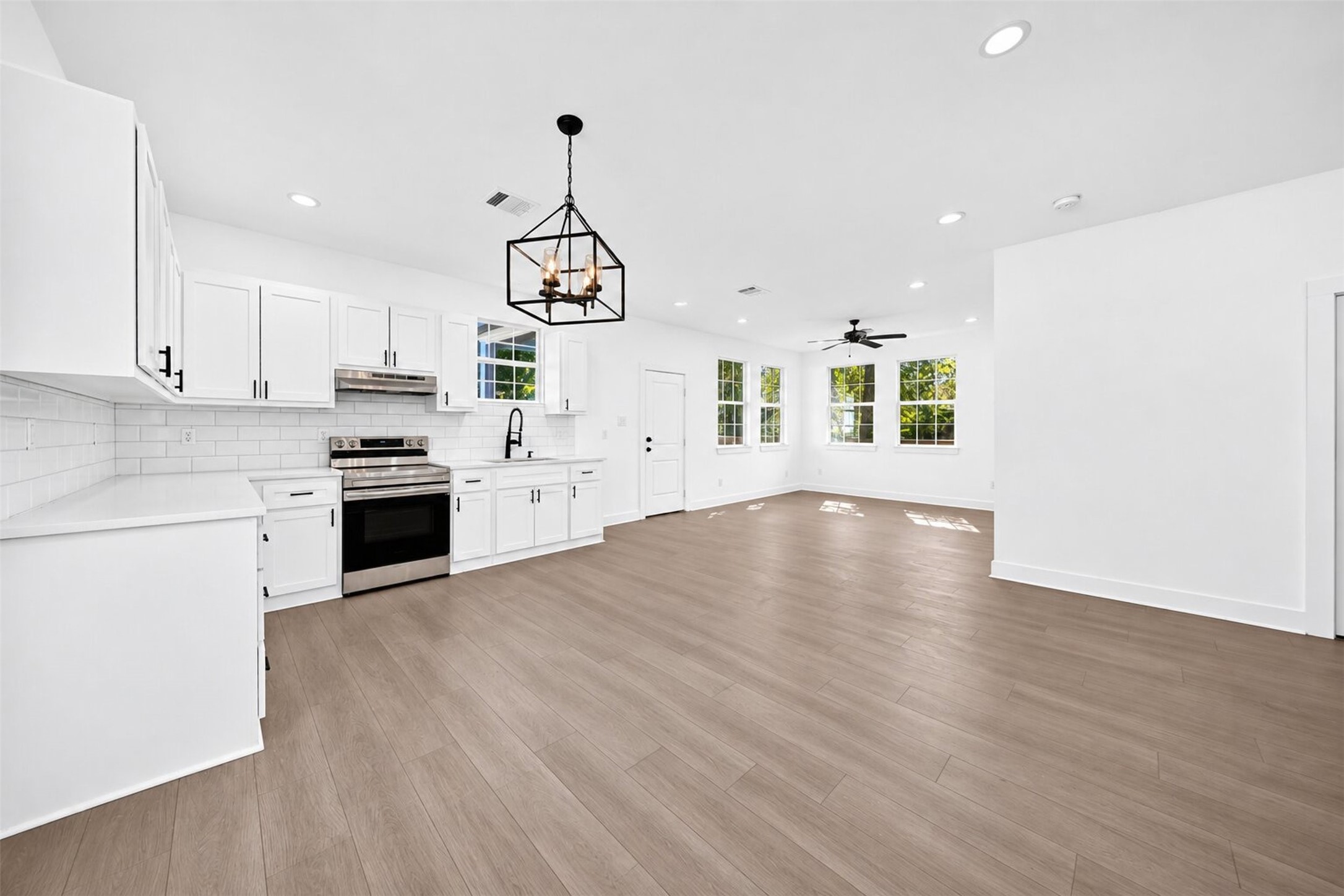 2412 Lucas Street, Houston, TX 77026 2412 Lucas Street, Houston, TX 77026