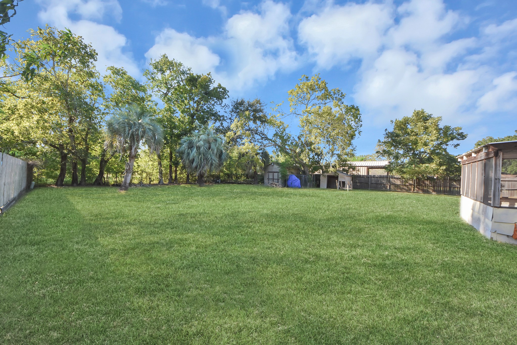 4311 Pine Shadows Street, Dickinson, TX 77539
