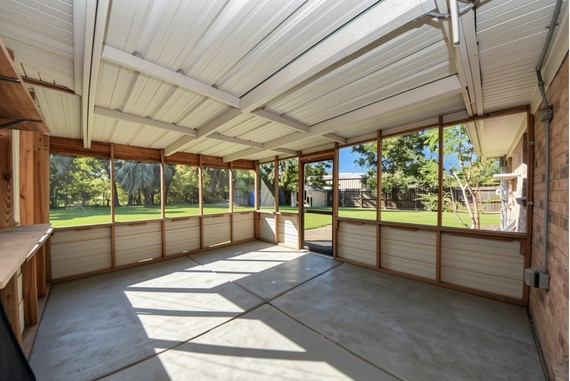 4311 Pine Shadows Street, Dickinson, TX 77539