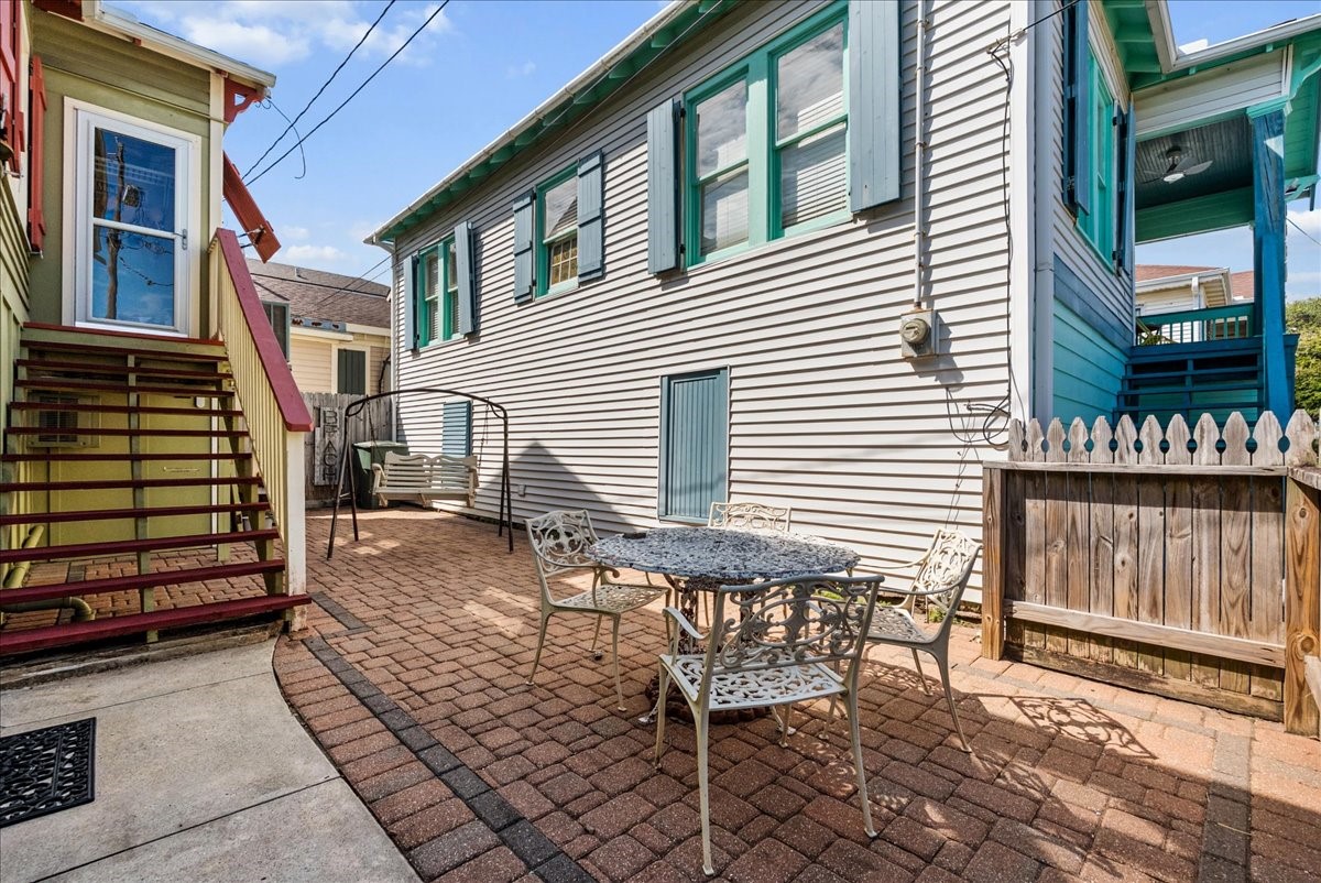 1327 16th Street, Galveston, TX 77550