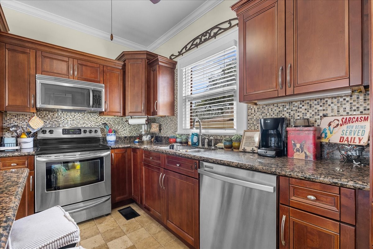 1327 16th Street, Galveston, TX 77550