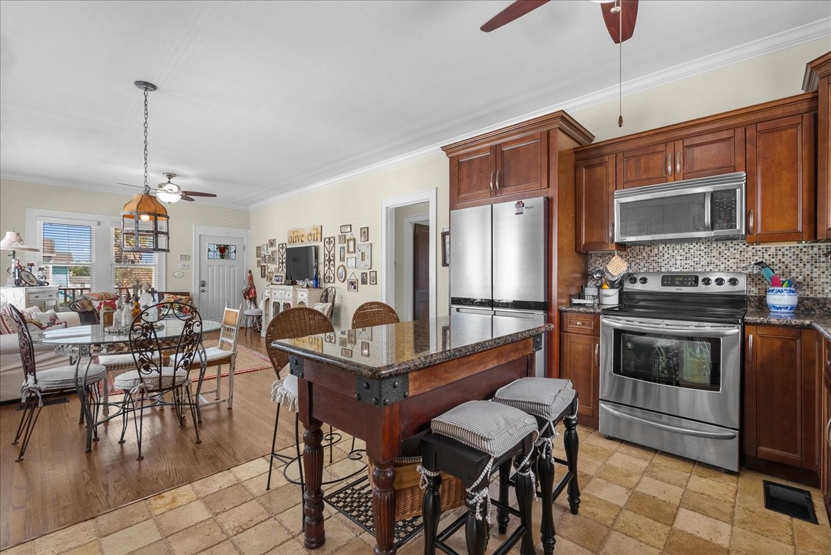 1327 16th Street, Galveston, TX 77550