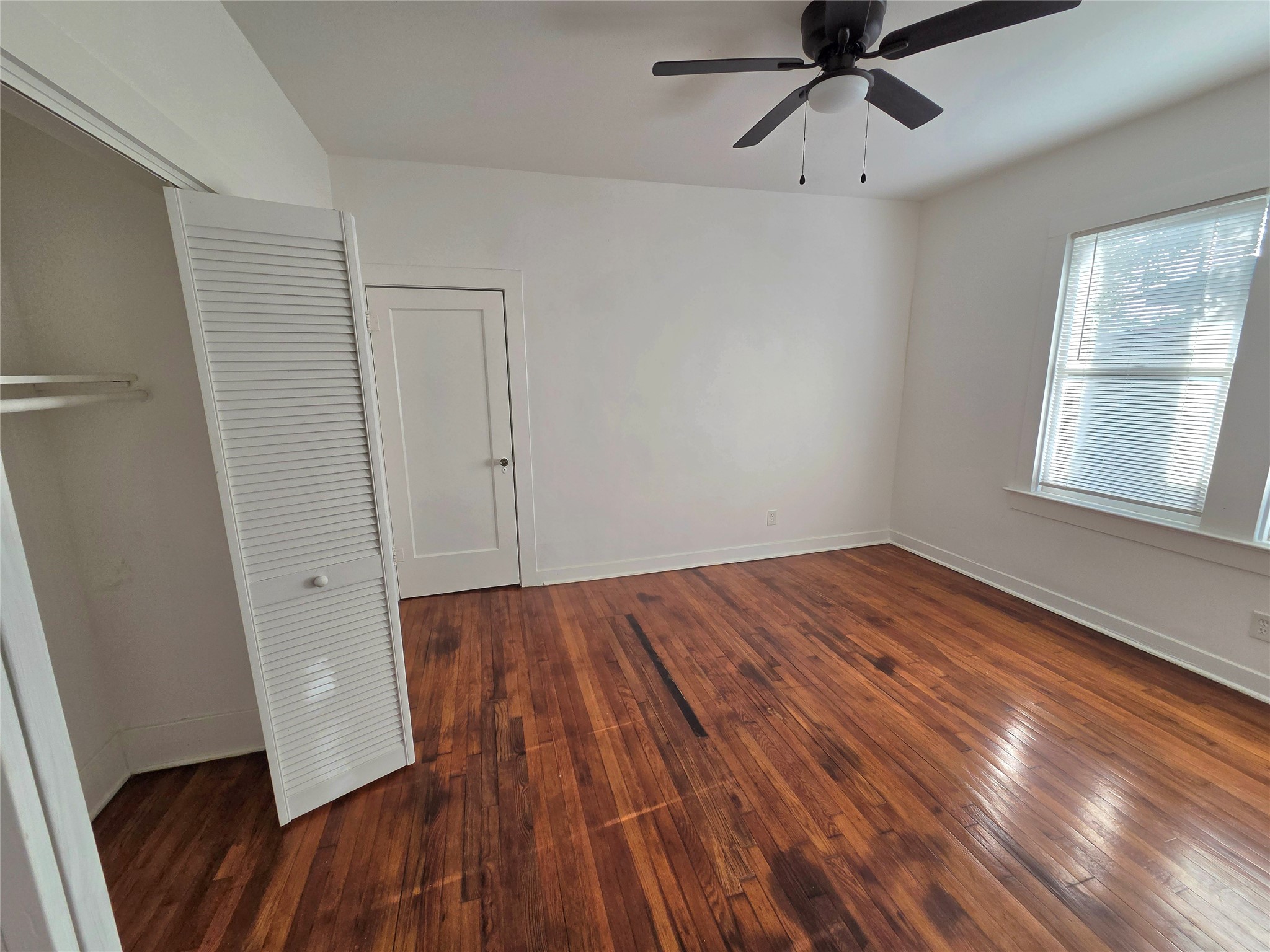 middle bedroom