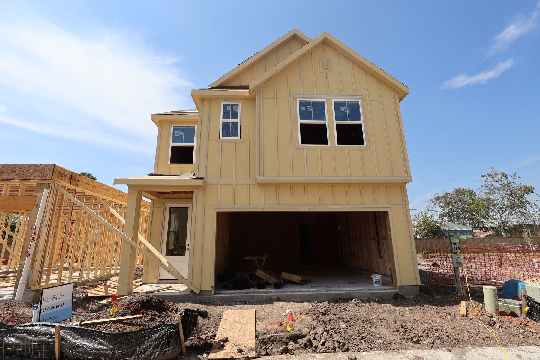 Two-story home with 3 bedrooms, 2.5 baths and 2 car garage