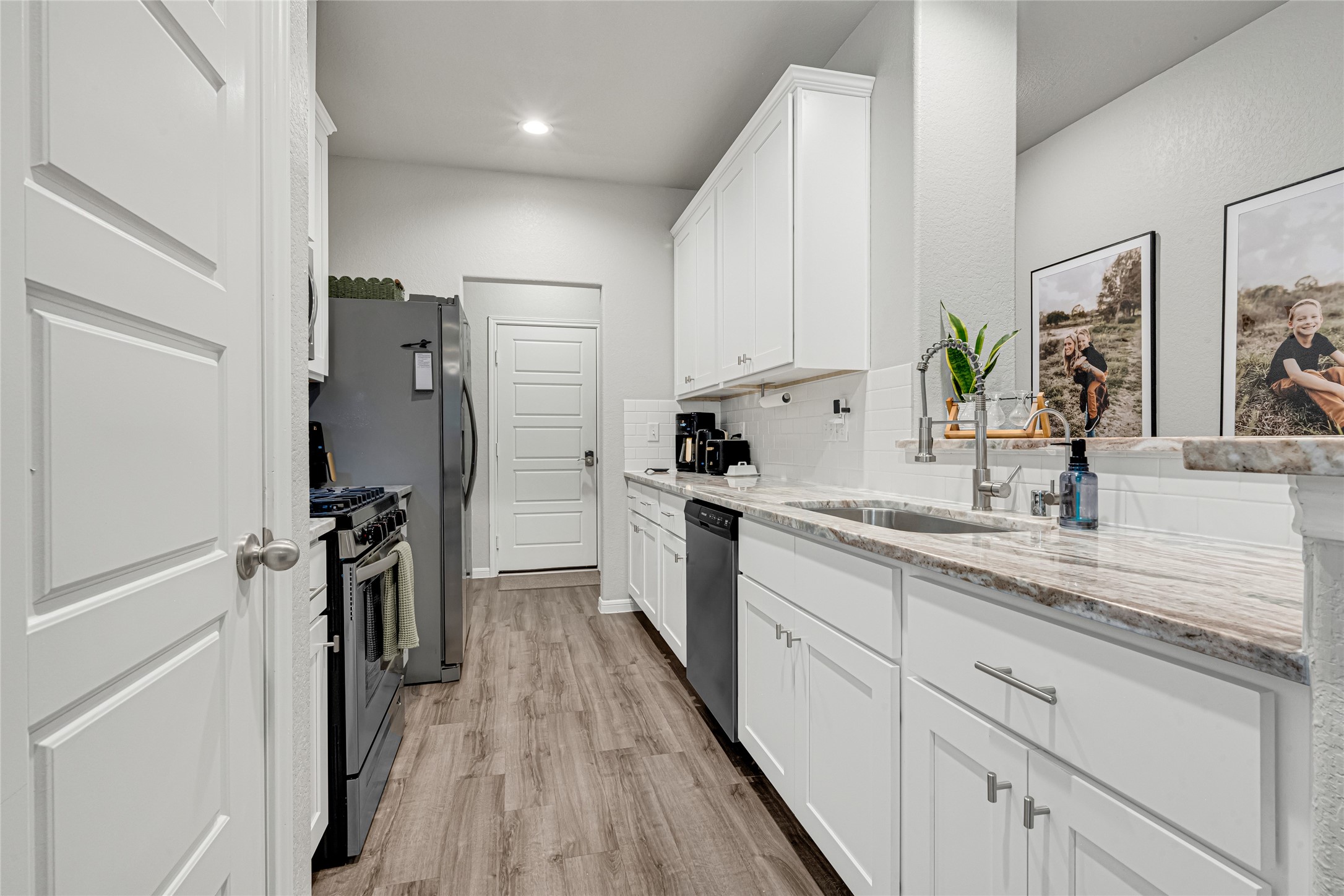 This Light and Bright Modern Spacious Kitchen offers an upgraded 9" deep single bow stainless steel under-mount sink, Moen 1/3rd horsepower garbage disposal, and Moen High Quality Designer Fixtures.