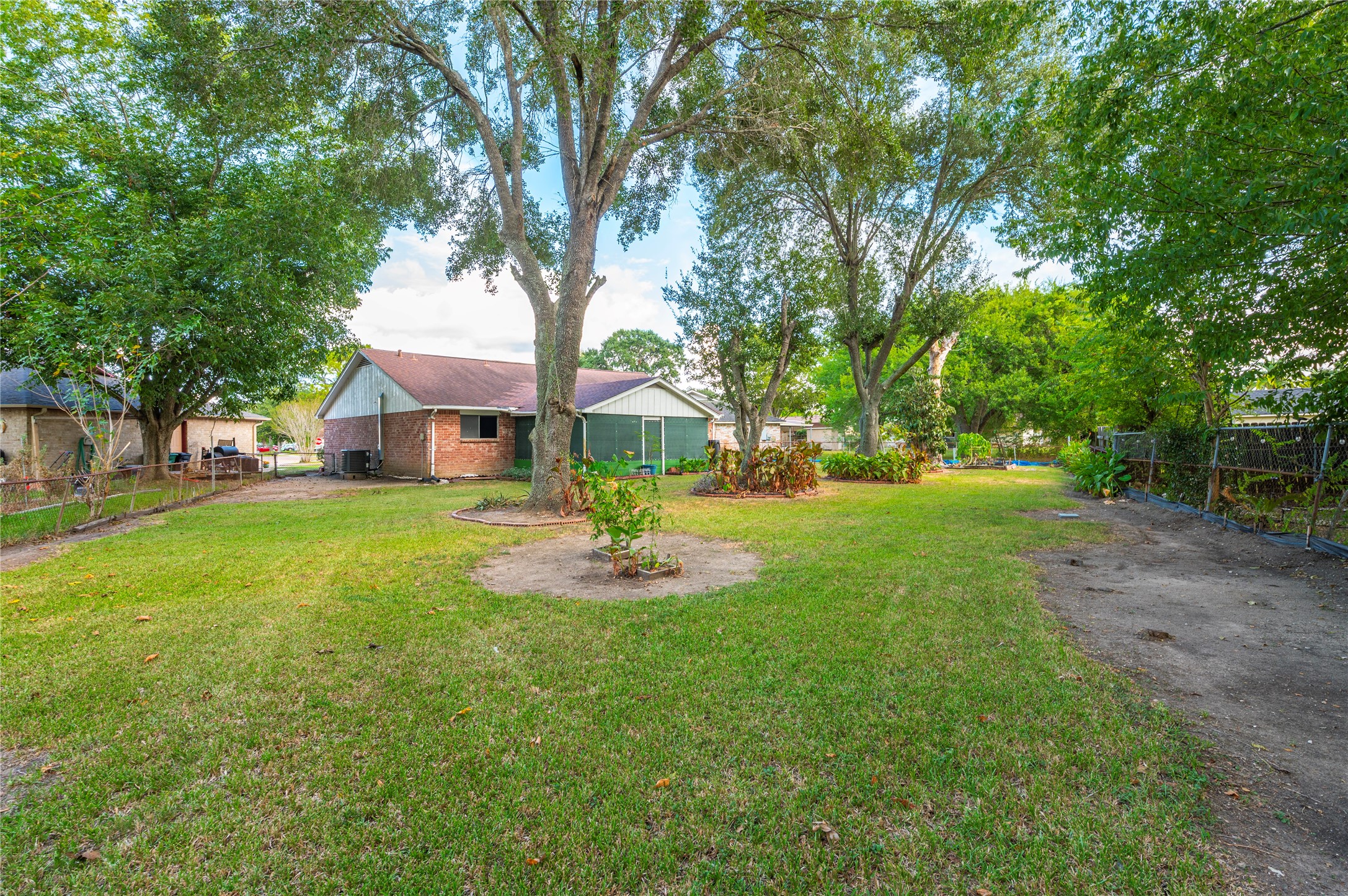 12402 Gotham Drive, Houston, TX 77089