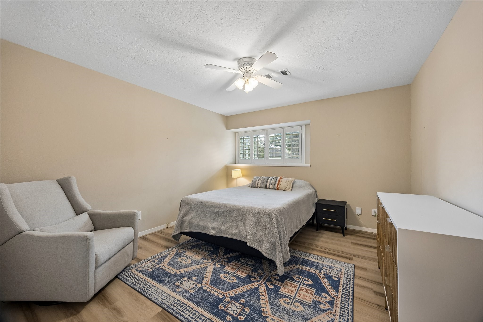 Secondary bedroom