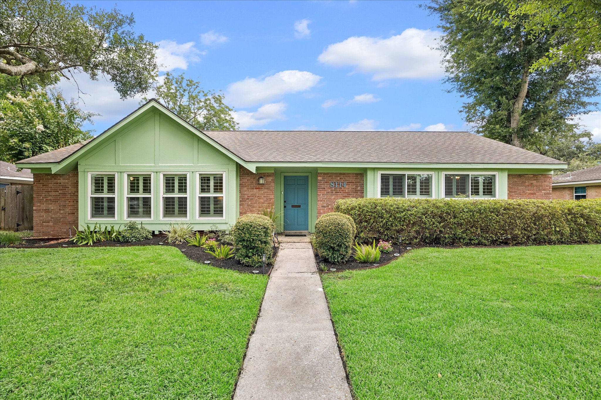 Darling 3/2 bath Cottage home in Braeburn Valley. Darling 3/2 bath Cottage home in Braeburn Valley.