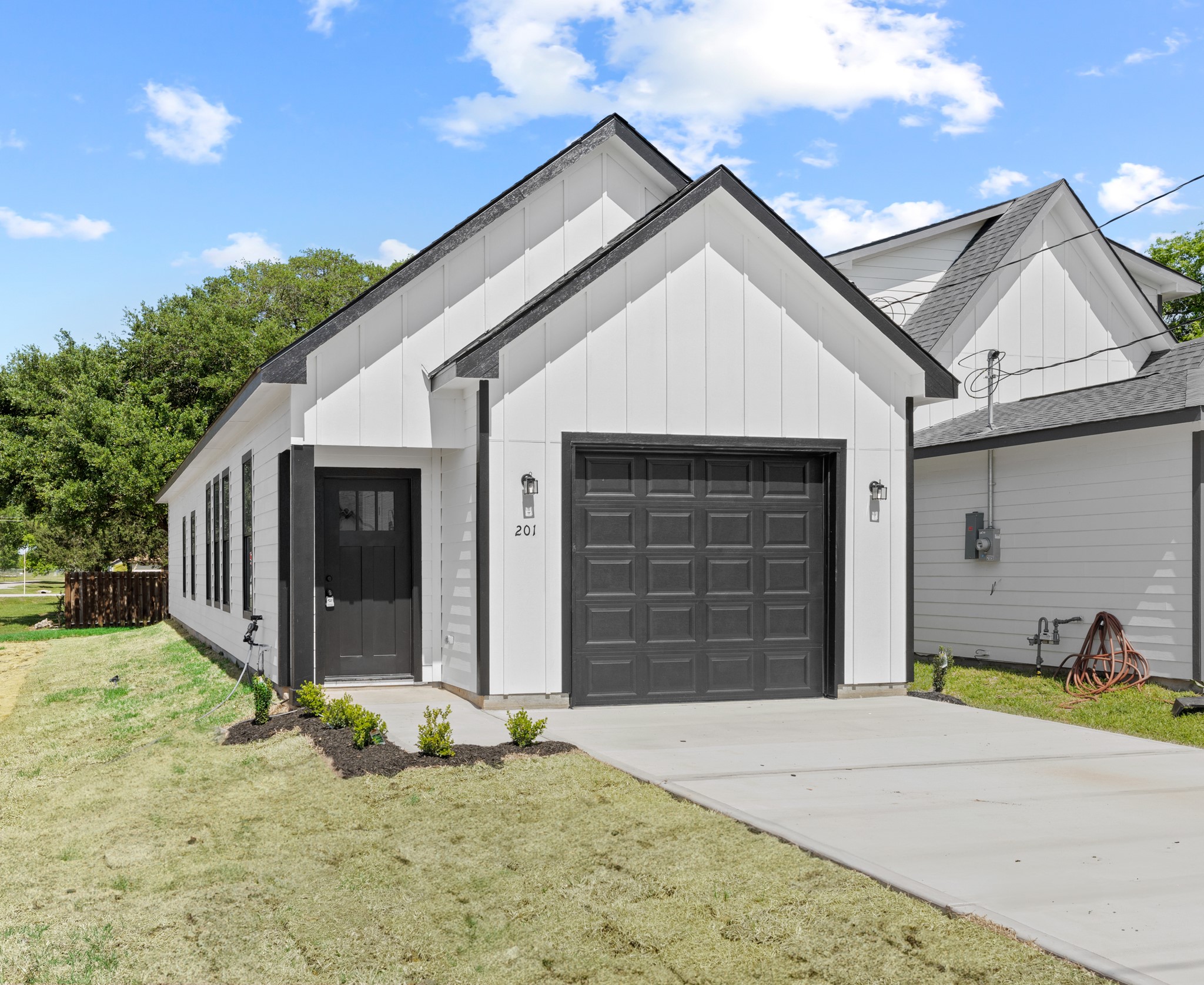 201 S 2nd Street, Beasley, TX 77417 201 S 2nd Street, Beasley, TX 77417