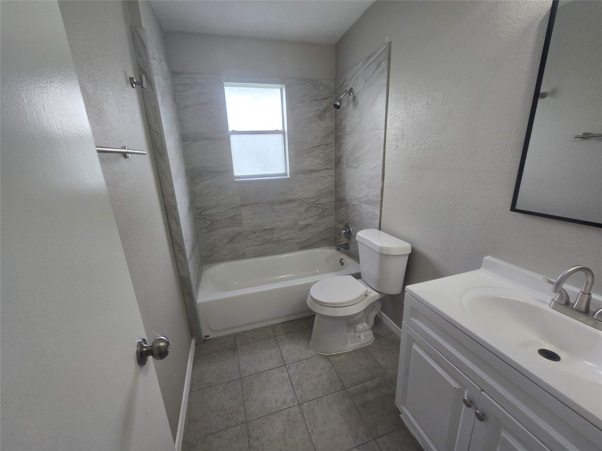 Hall/Guest bathroom