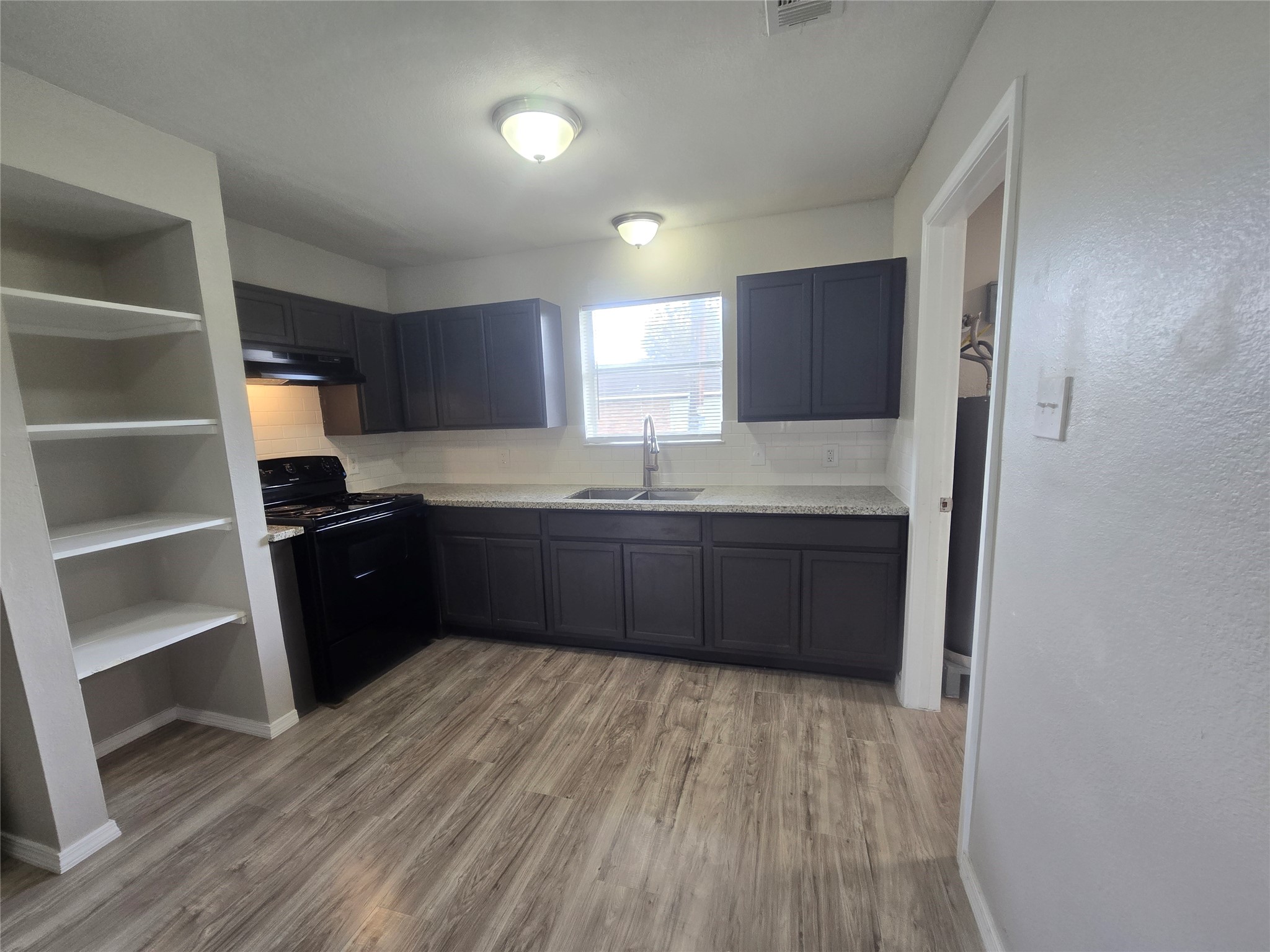 kitchen/dining combo
