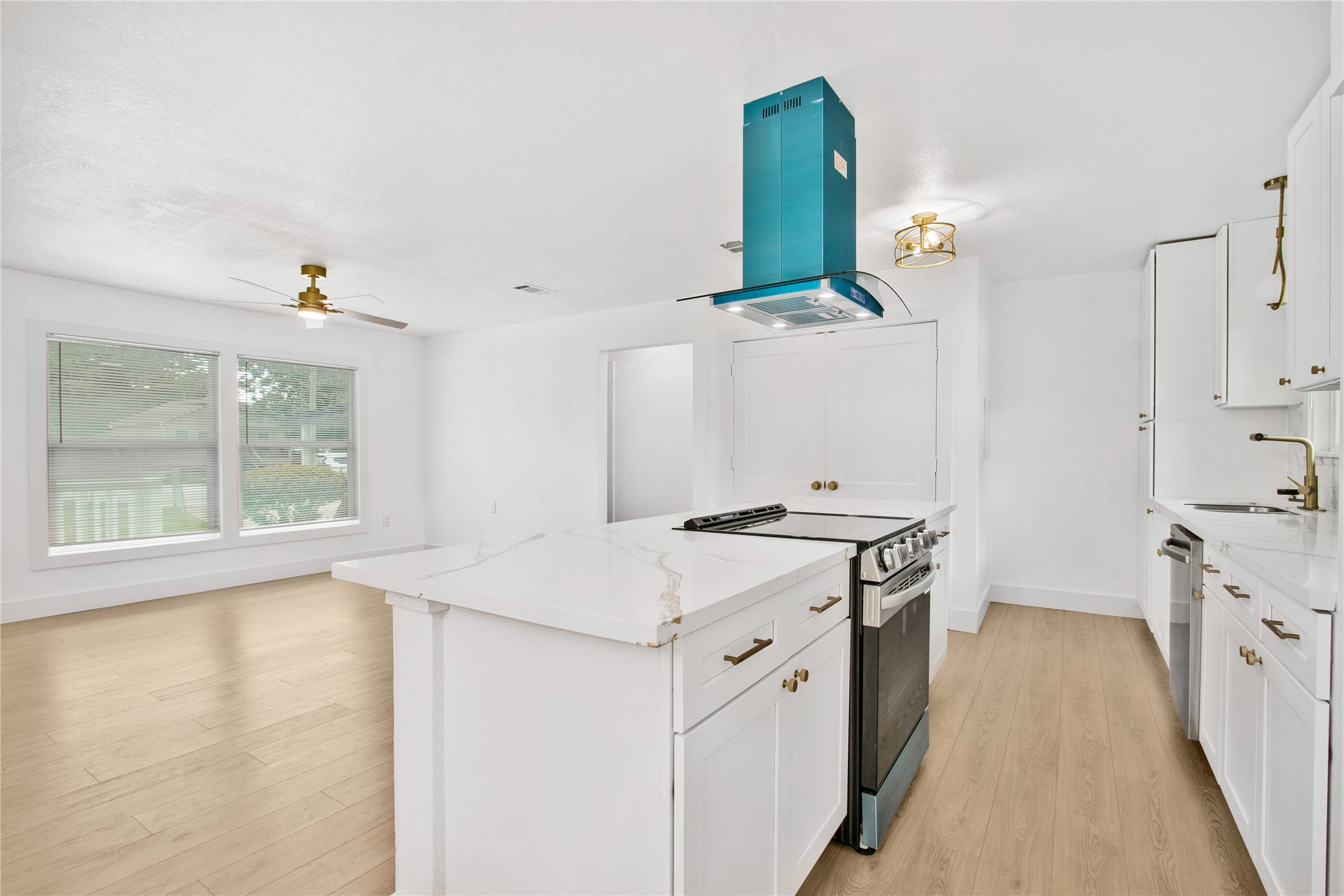 1118 Lake Road, La Marque, TX 77568