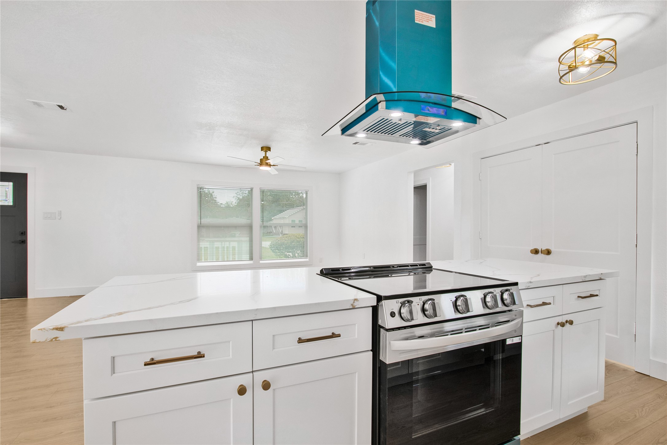 1118 Lake Road, La Marque, TX 77568