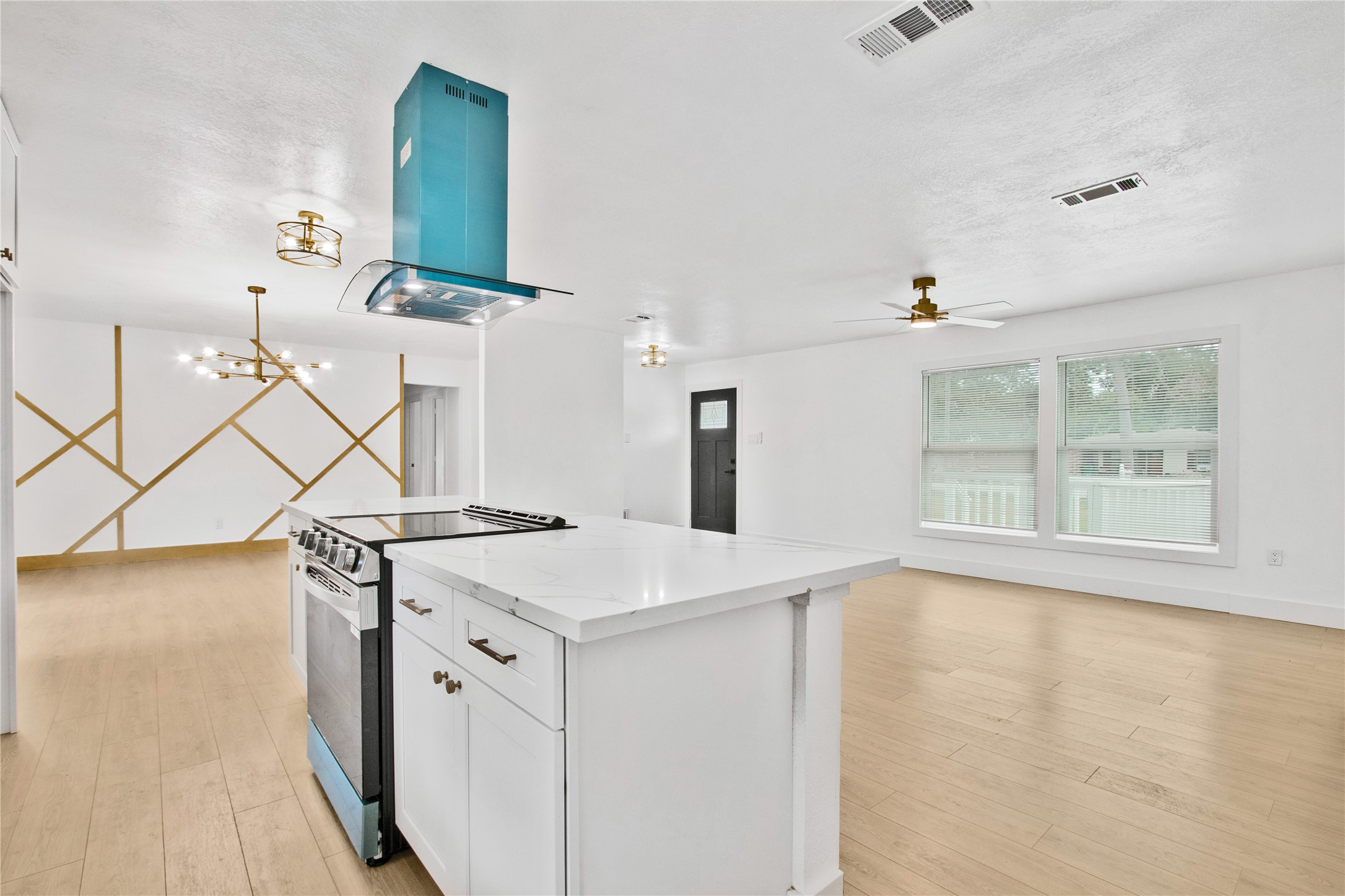 1118 Lake Road, La Marque, TX 77568