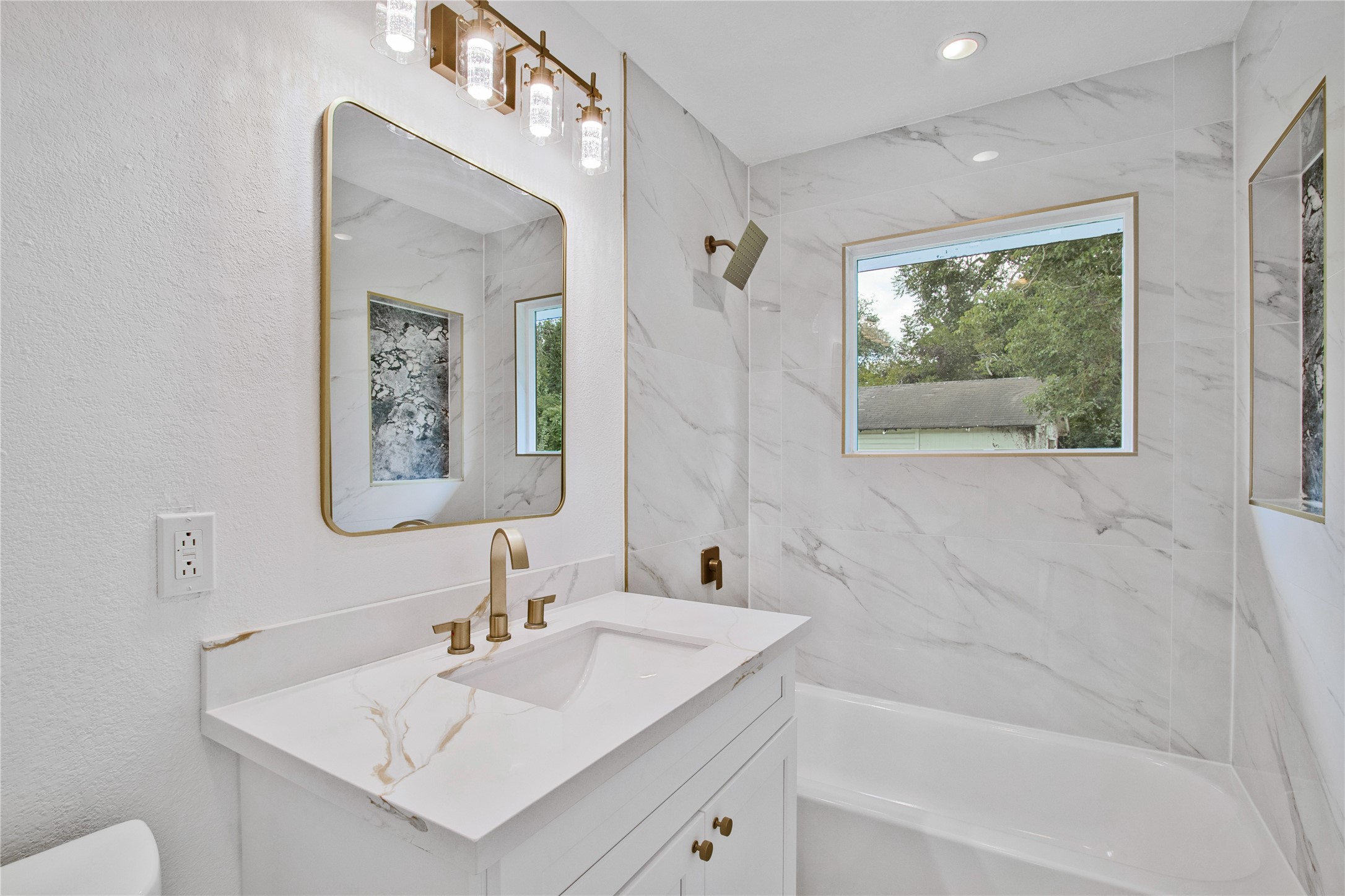 1118 Lake Road, La Marque, TX 77568