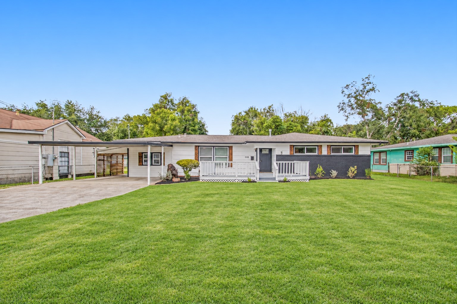 1118 Lake Road, La Marque, TX 77568 1118 Lake Road, La Marque, TX 77568