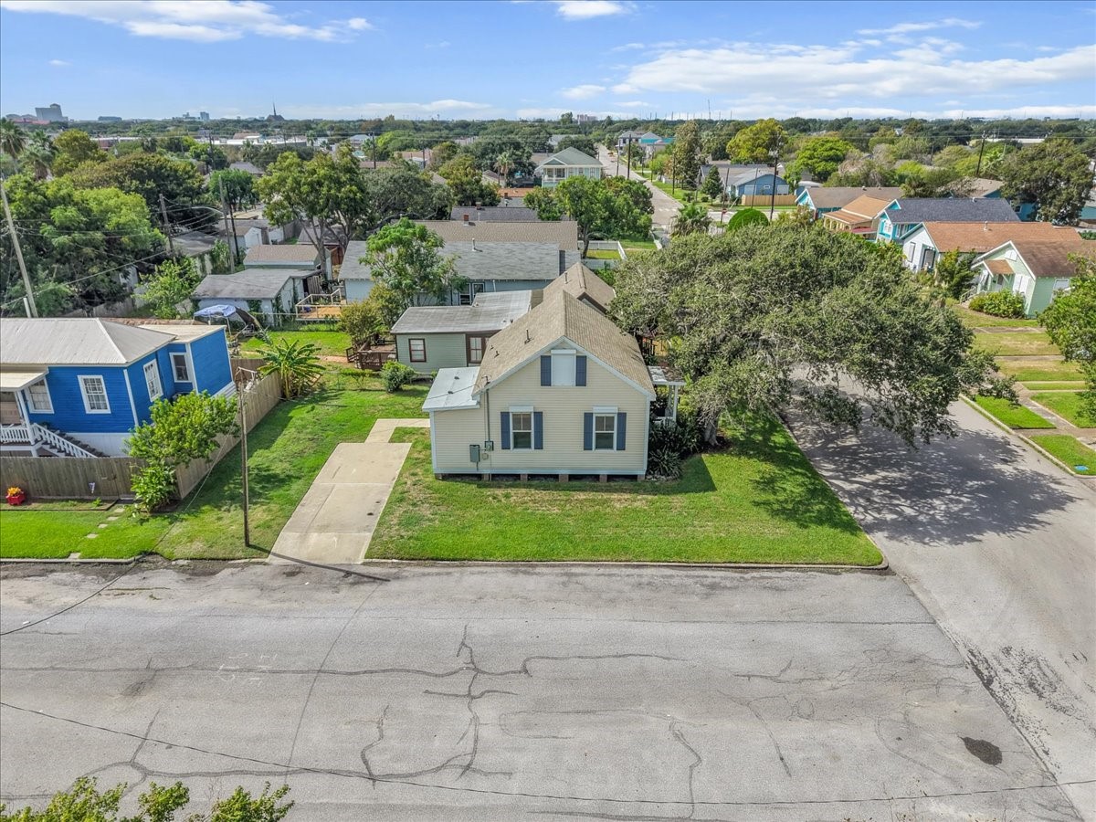 Aerial view highlighting the homes central Galveston location.