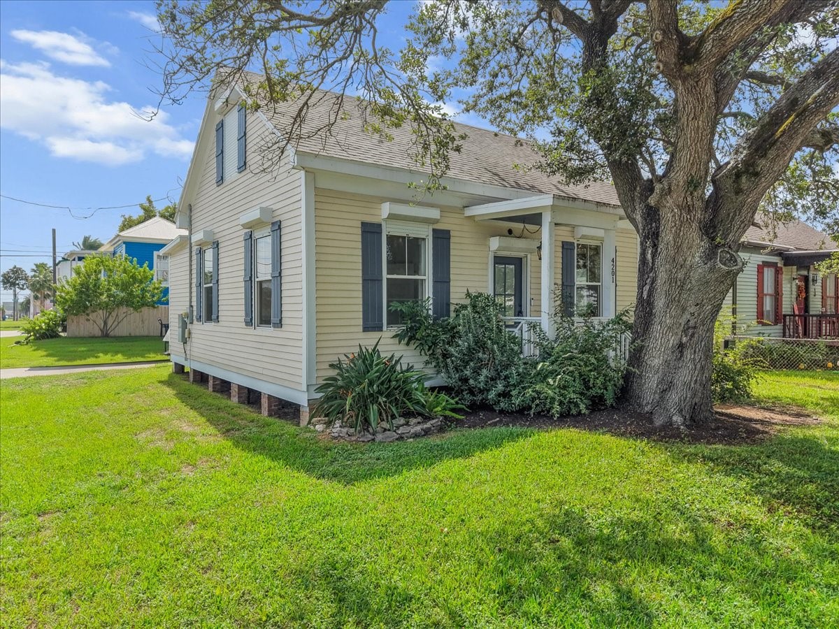 Another view of the front elevation and spacious yard.