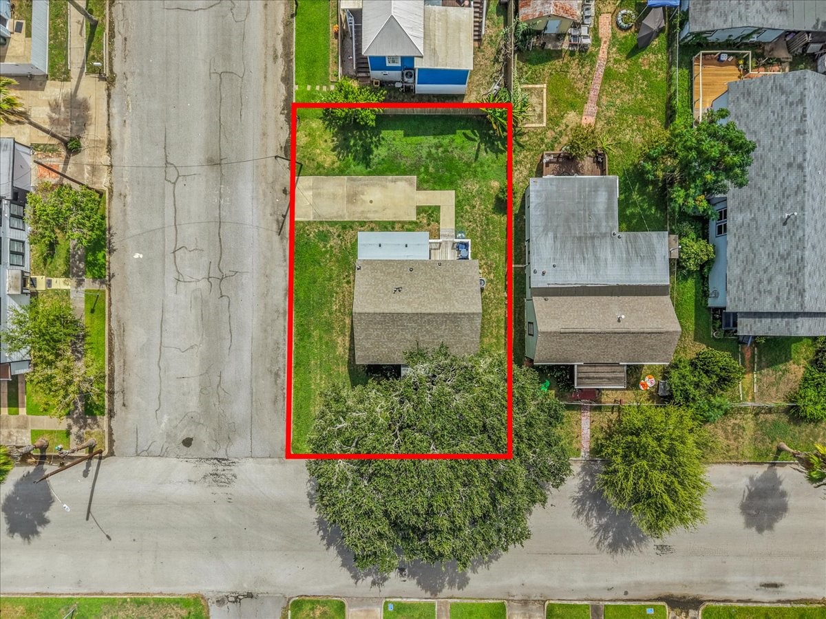 Overhead view outlining the property boundaries.