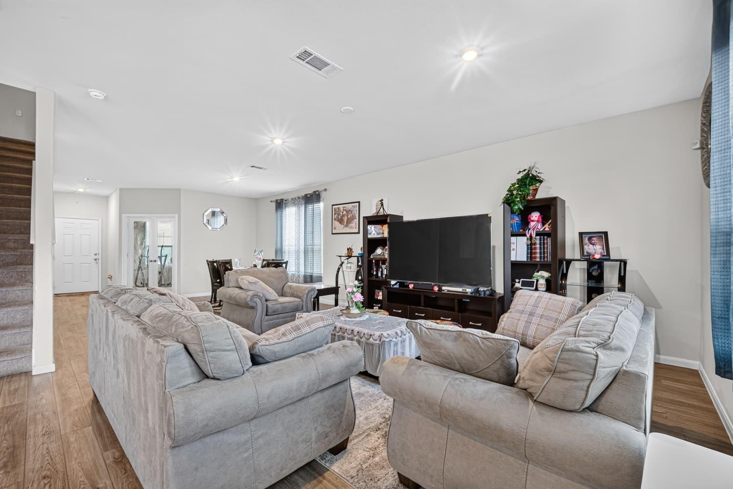 6903 Hobby Wind Ridge Drive, Houston, TX 77075
