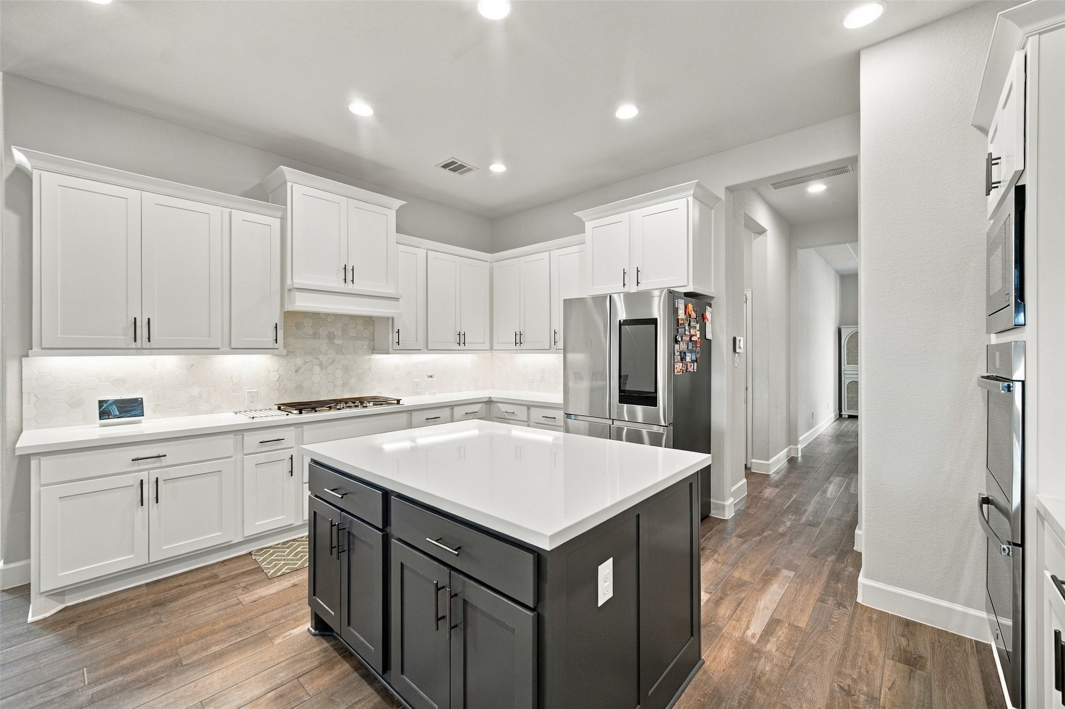 Beautiful, well layed out kitchen is perfect for cooking and enjoying family time together.