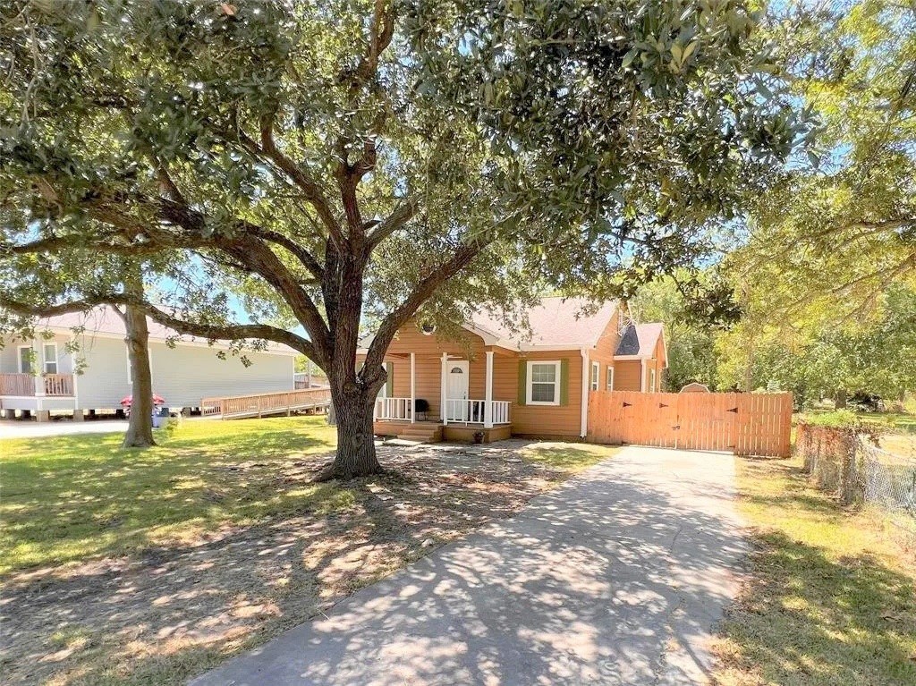 Prior-listing front yard and driveway view; current condition should be verified.
