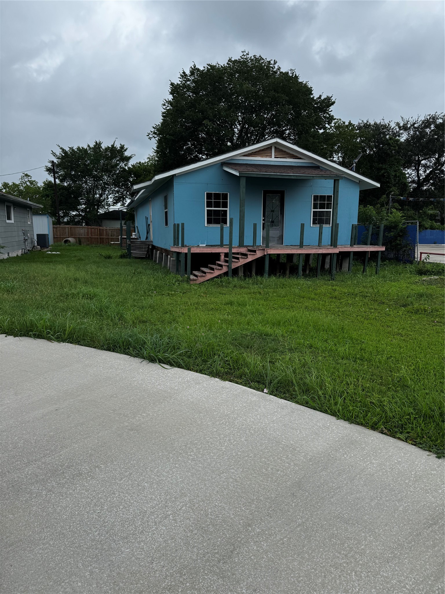522 Grand Avenue, Bacliff, TX 77518