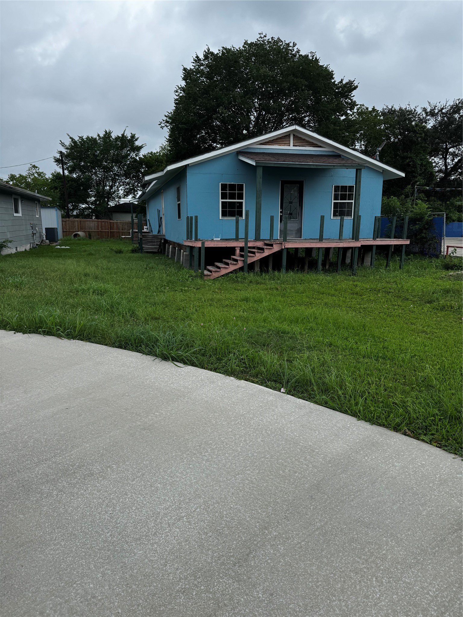 522 Grand Avenue, Bacliff, TX 77518
