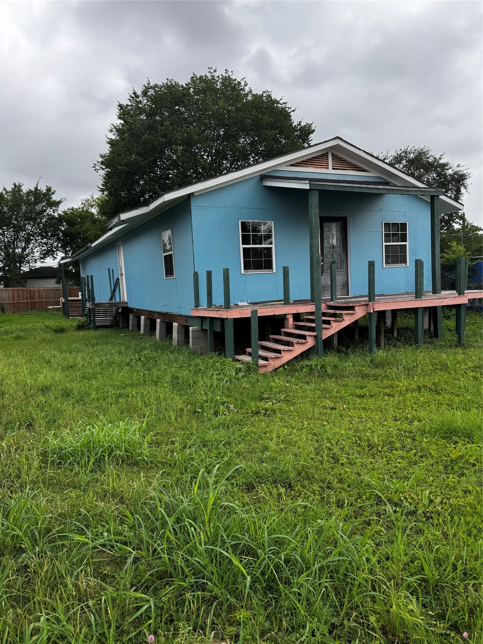 522 Grand Avenue, Bacliff, TX 77518