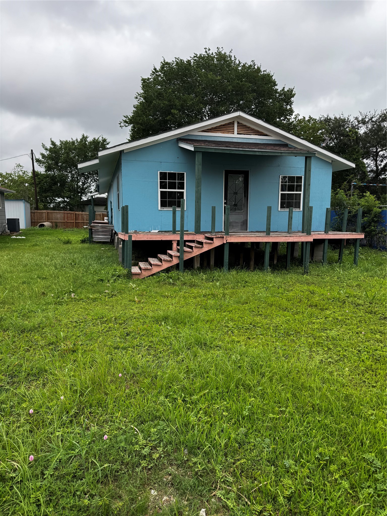 522 Grand Avenue, Bacliff, TX 77518