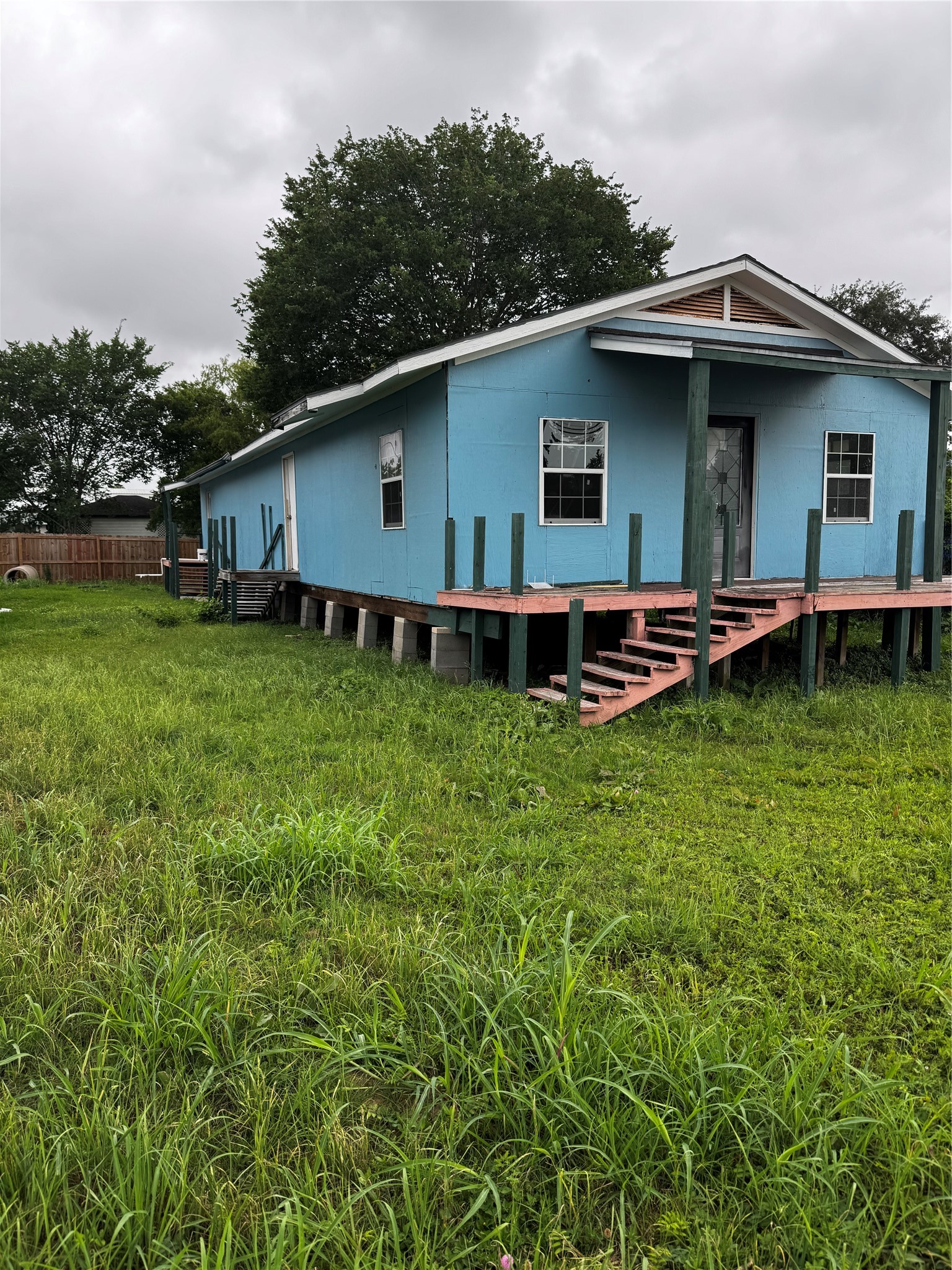 522 Grand Avenue, Bacliff, TX 77518