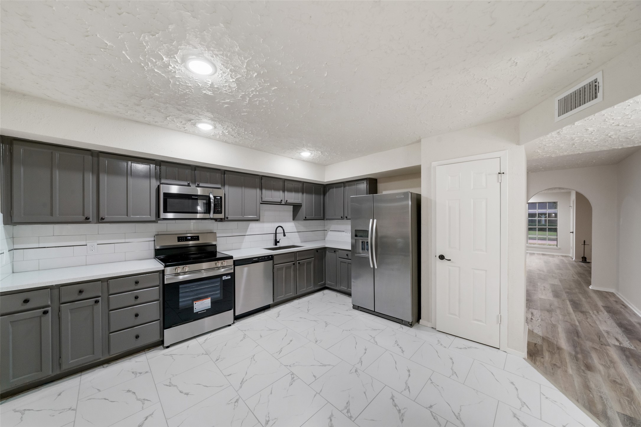 9230 Baronsmede Drive, Houston, TX 77083