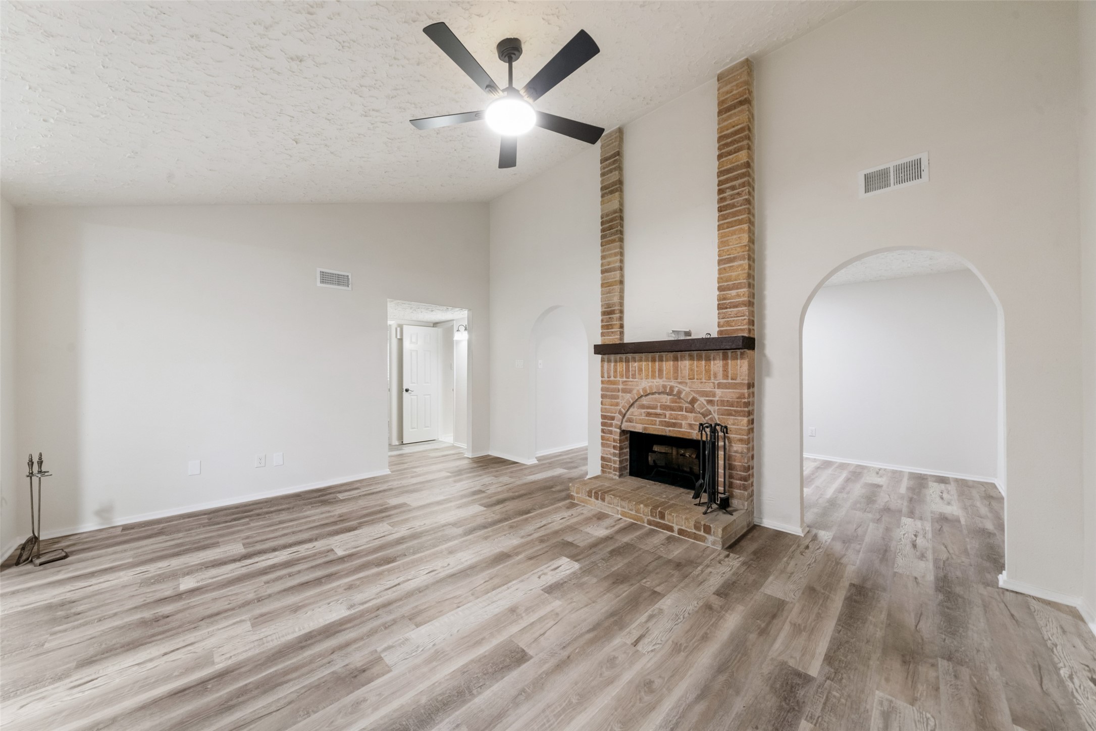 9230 Baronsmede Drive, Houston, TX 77083