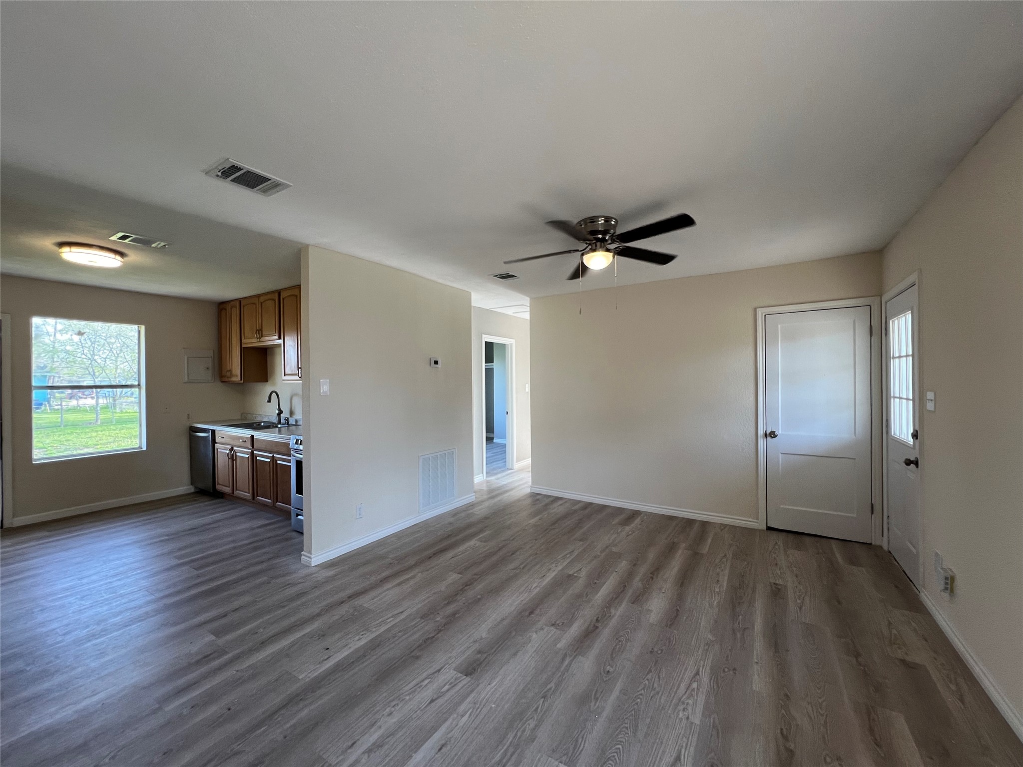 1324 W 10th Street, Freeport, TX 77541