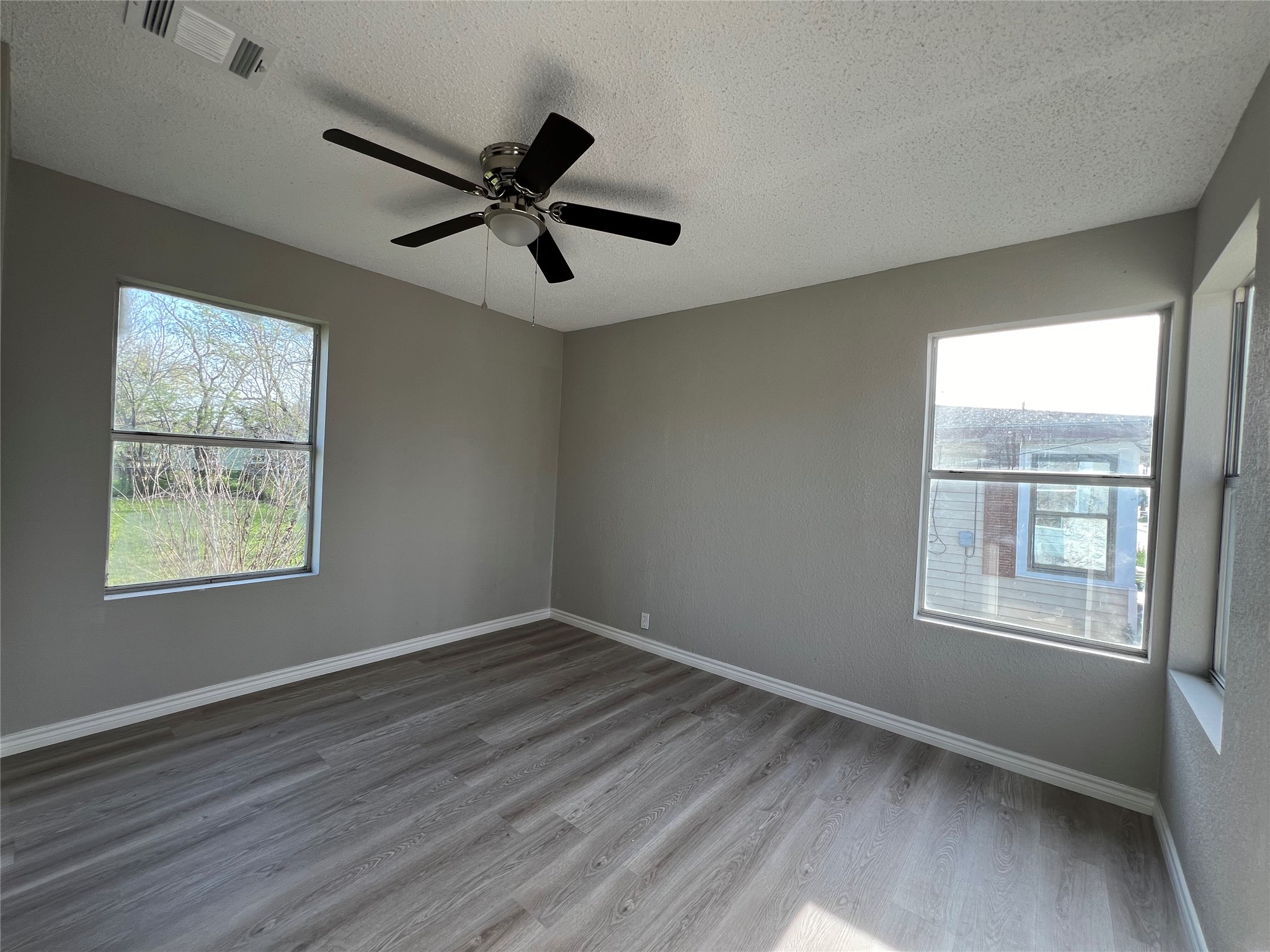 1324 W 10th Street, Freeport, TX 77541
