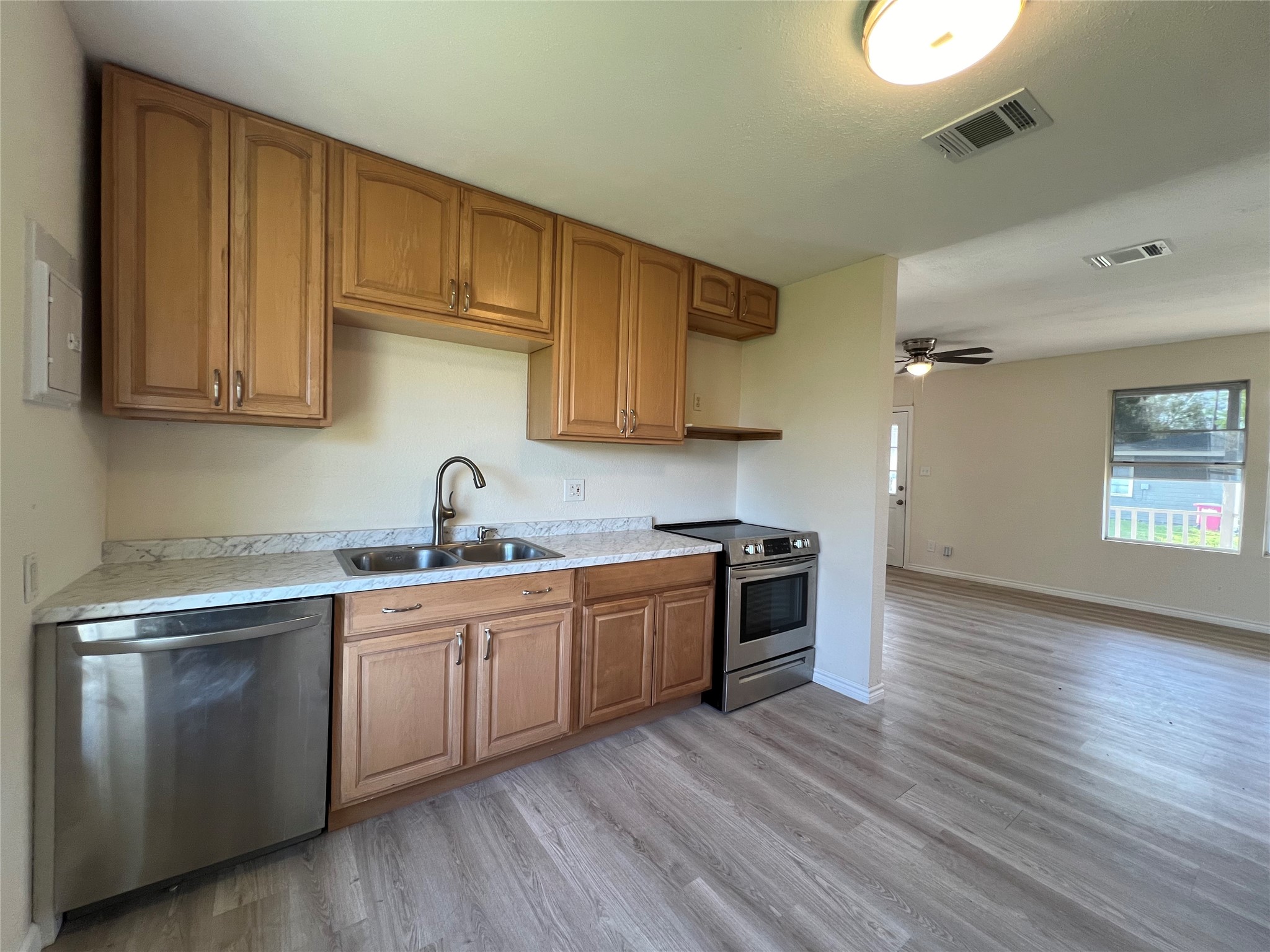 1324 W 10th Street, Freeport, TX 77541 1324 W 10th Street, Freeport, TX 77541