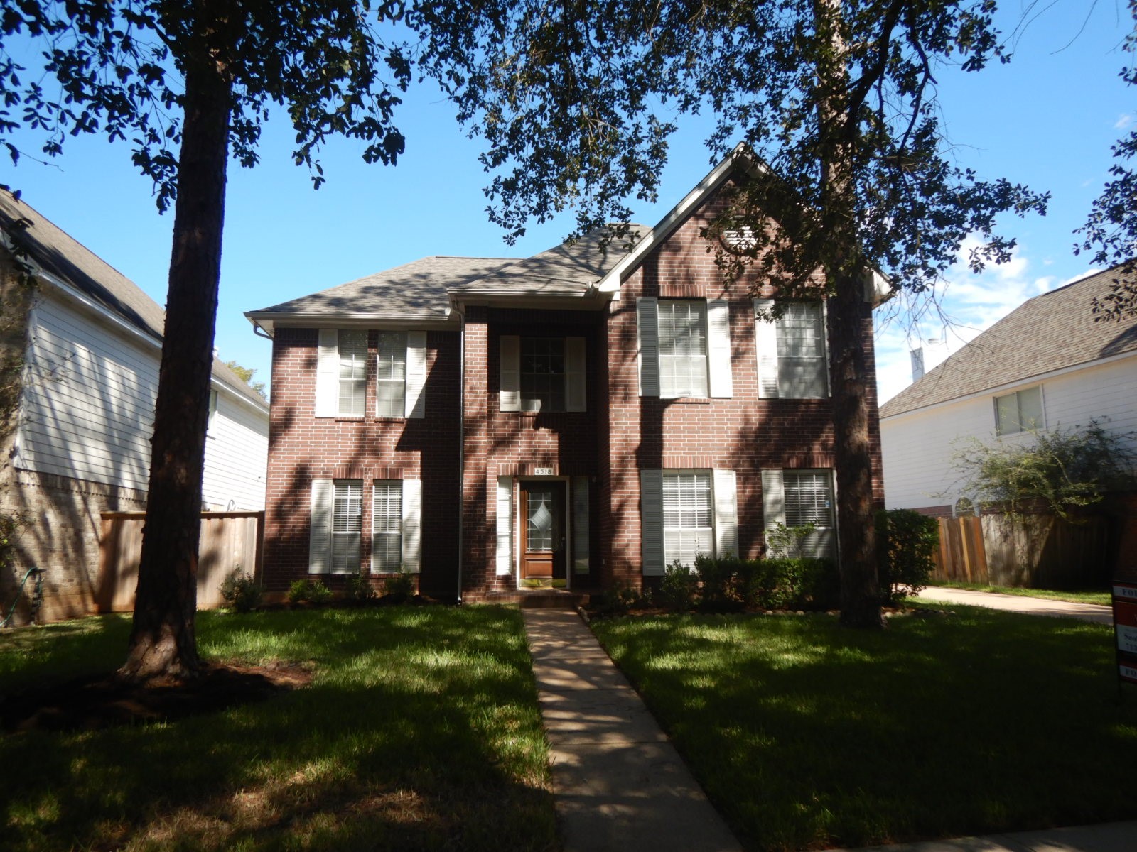Beautiful curb appeal Beautiful curb appeal