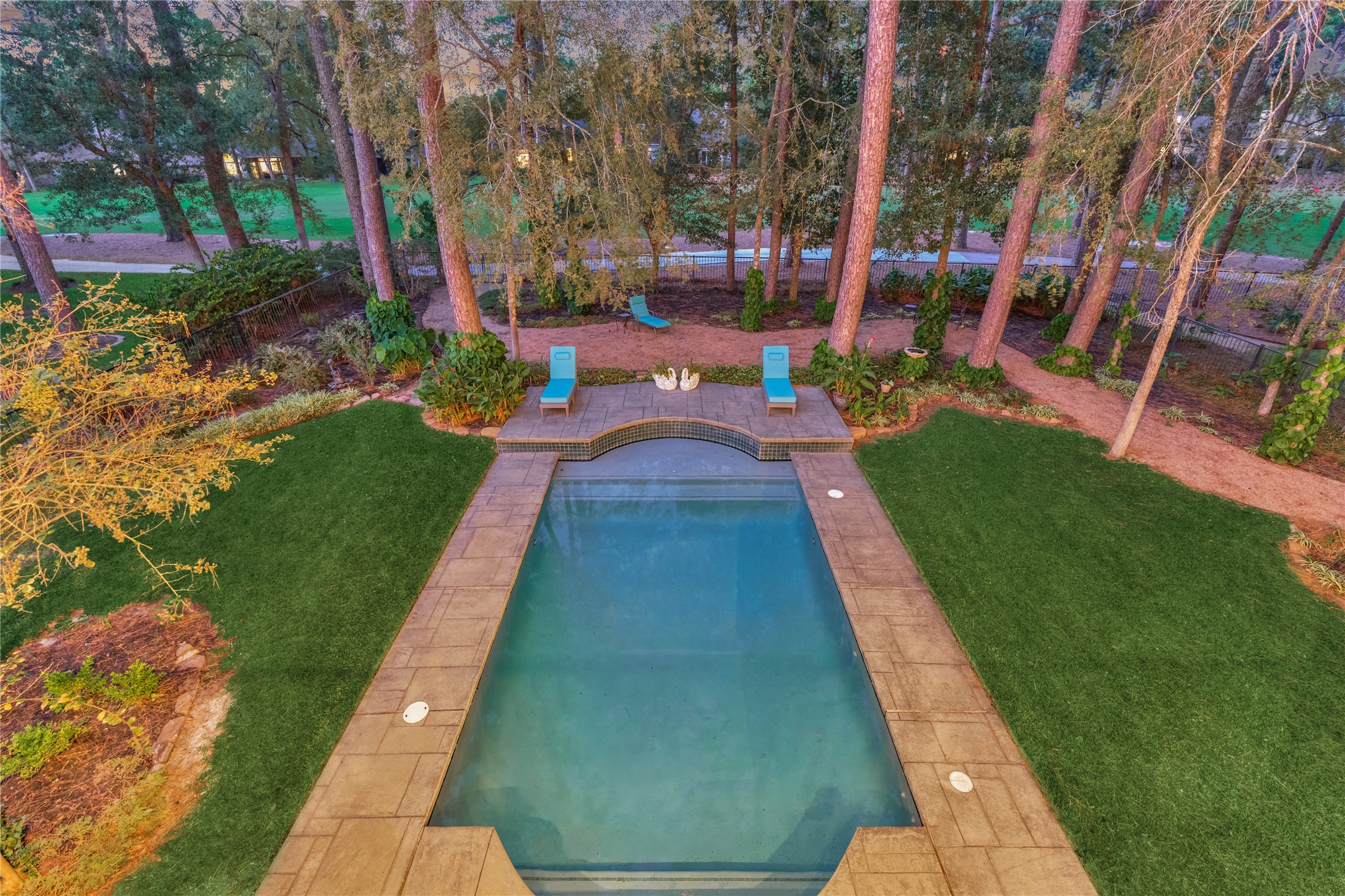Beautiful views of the backyard and golf course from the balcony!