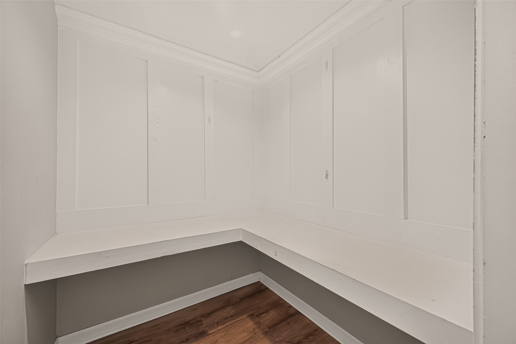 Bonus storage/ mini office