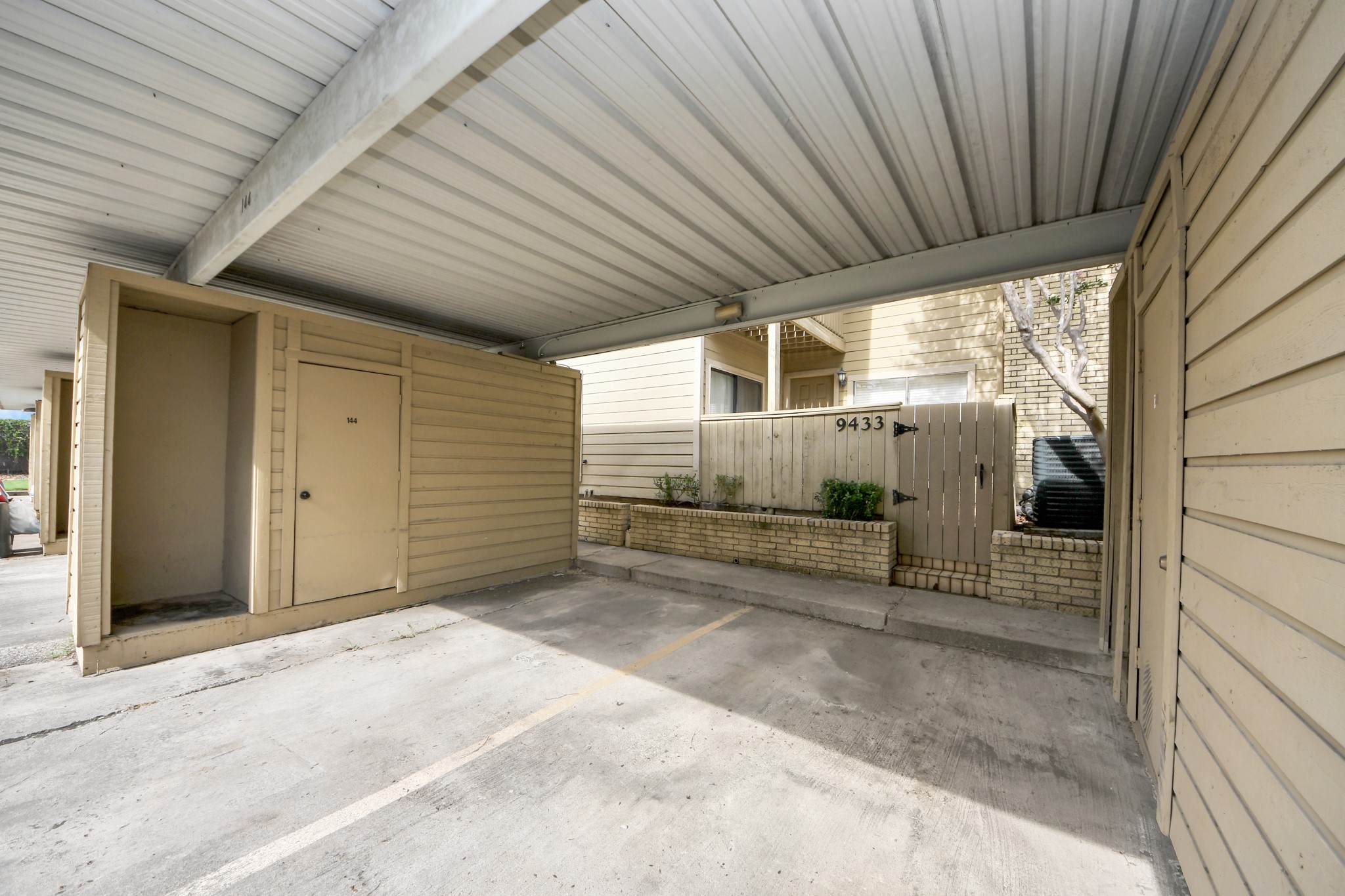 9433 Pagewood Ln, Houston, TX 77063