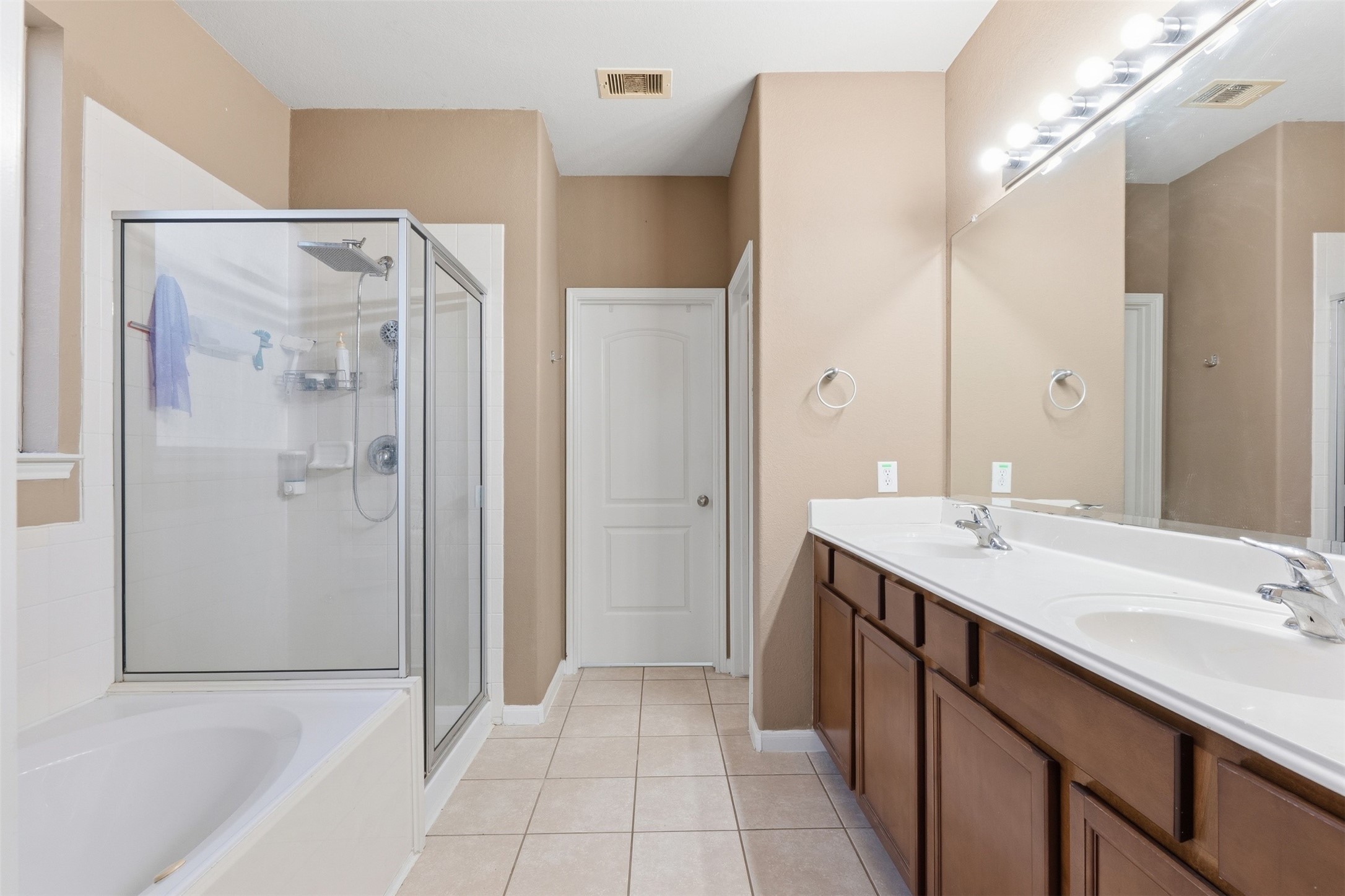 Primary en-suite