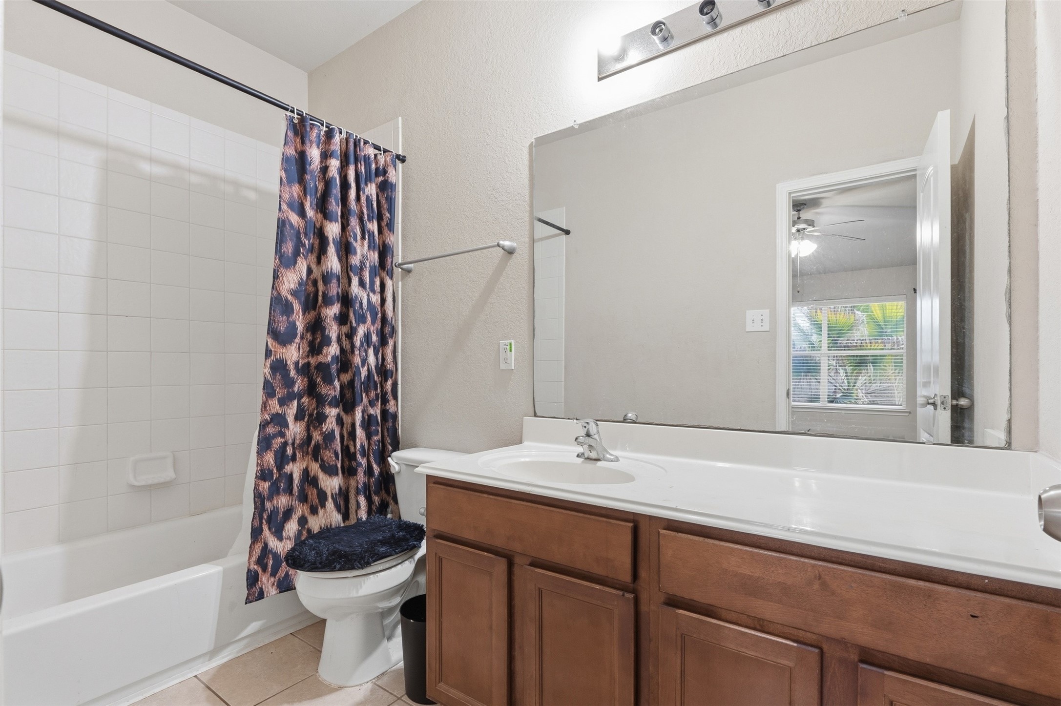 En-suite upstairs