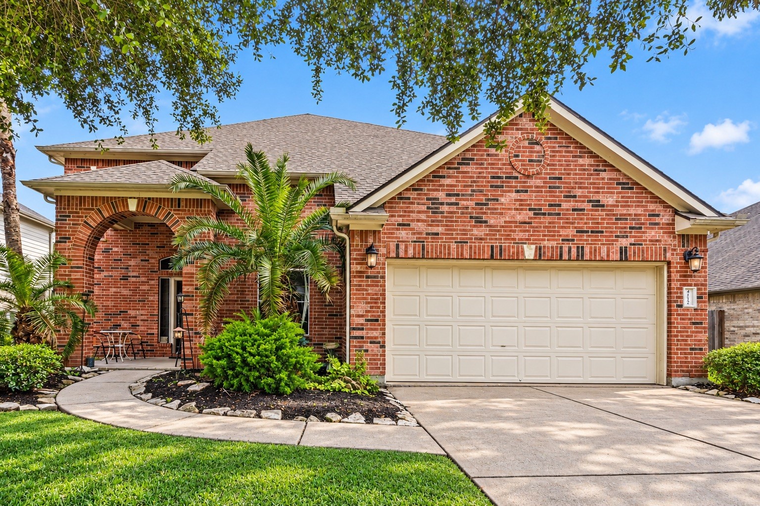 4112 S Meridian Greens Drive, Dickinson, TX 77539